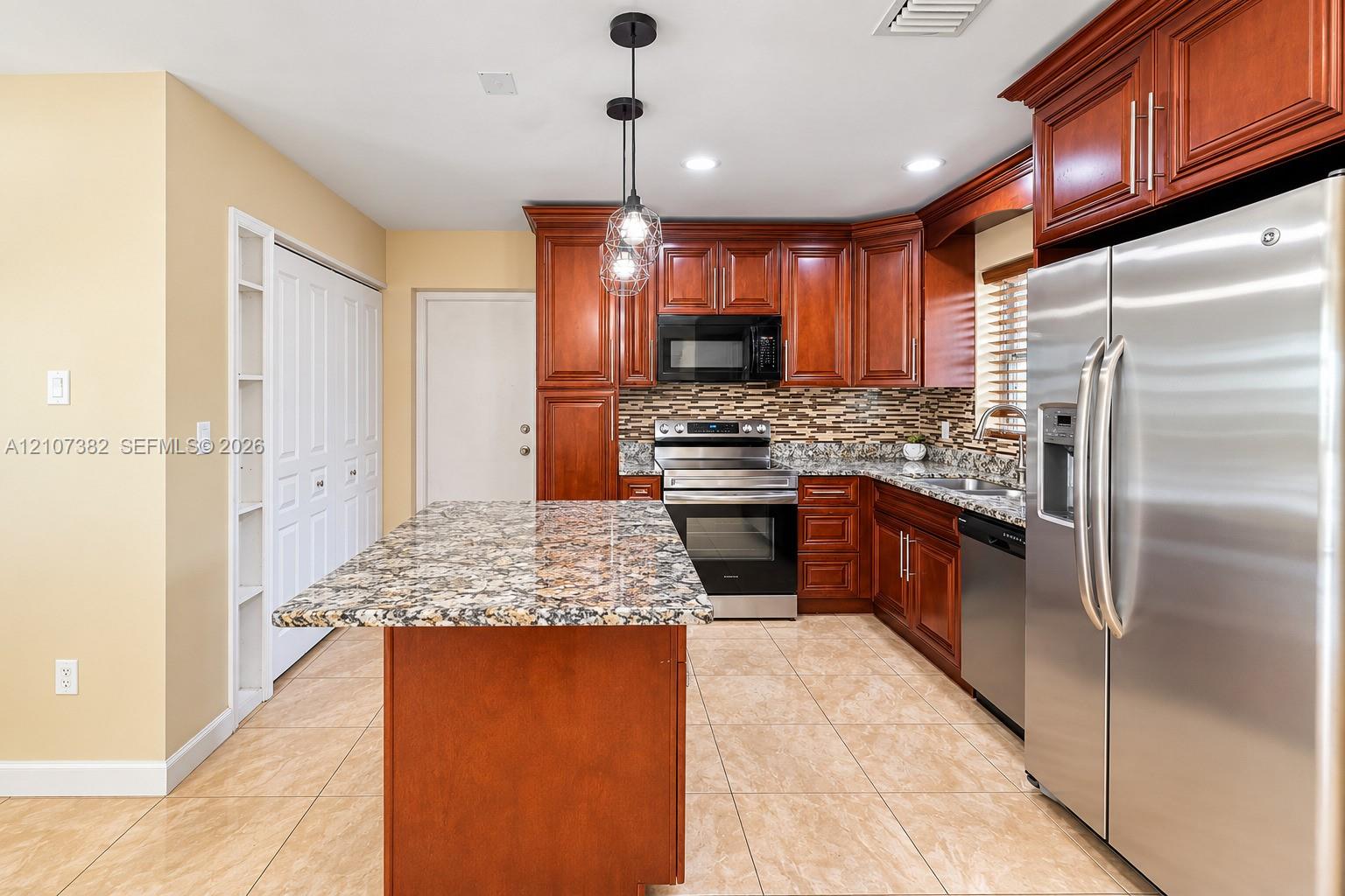 859 3 / 2 1210 sq. ft. $ 2026-10-15 0 Photo