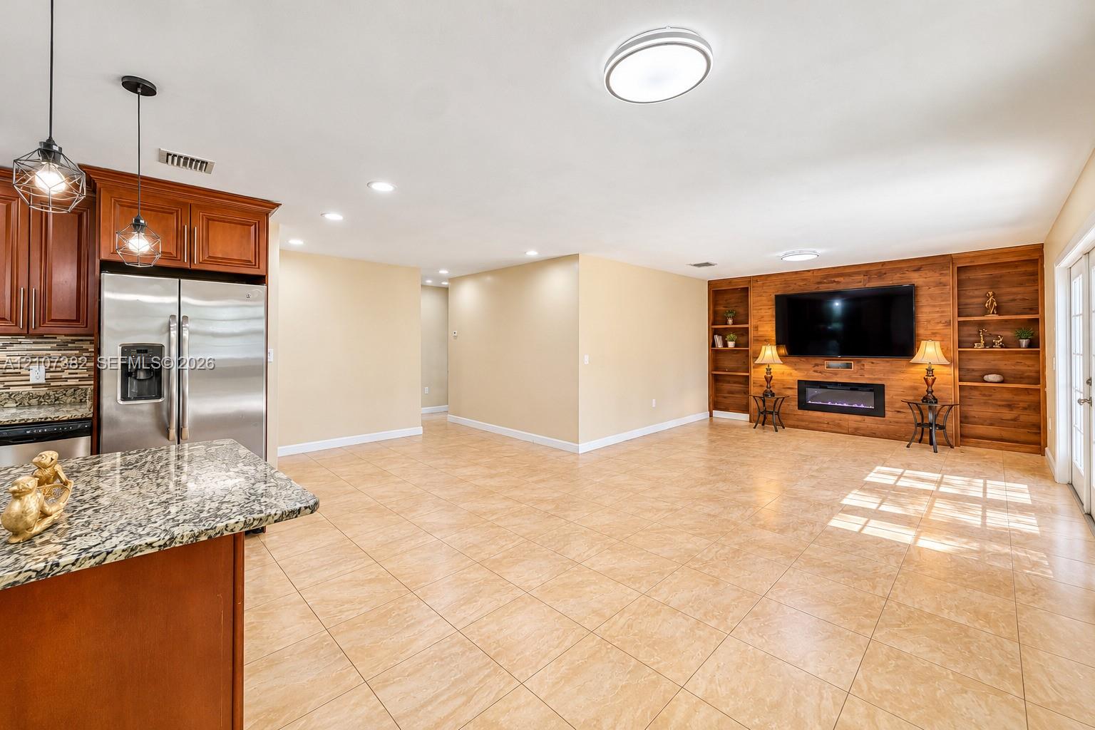 859 3 / 2 1210 sq. ft. $ 2026-10-15 0 Photo