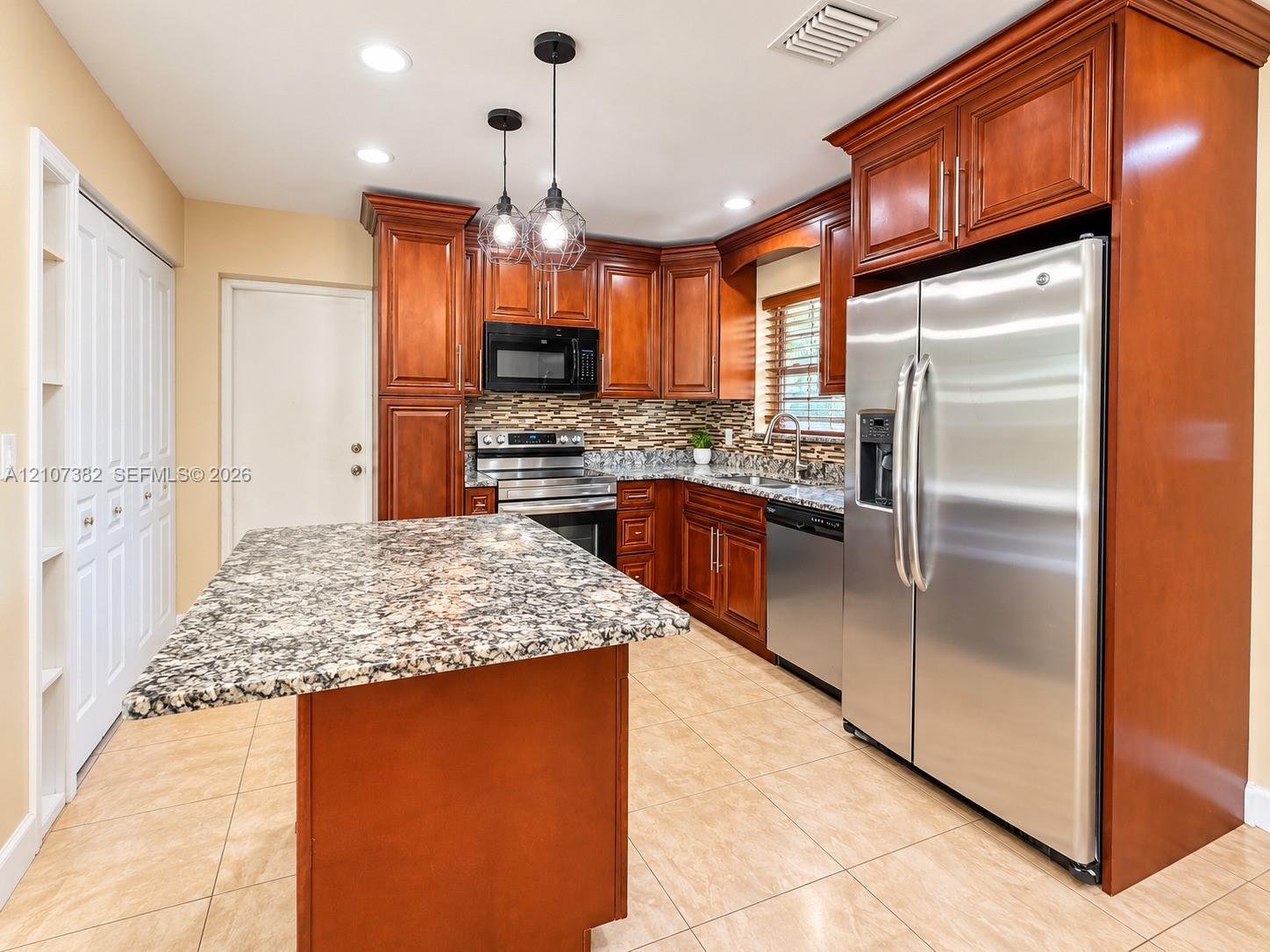 859 3 / 2 1210 sq. ft. $ 2026-10-15 0 Photo