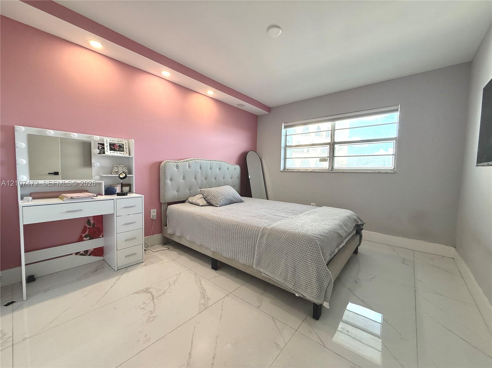 717-1 2 / 2 1315 sq. ft. $ 2026-10-15 0 foto