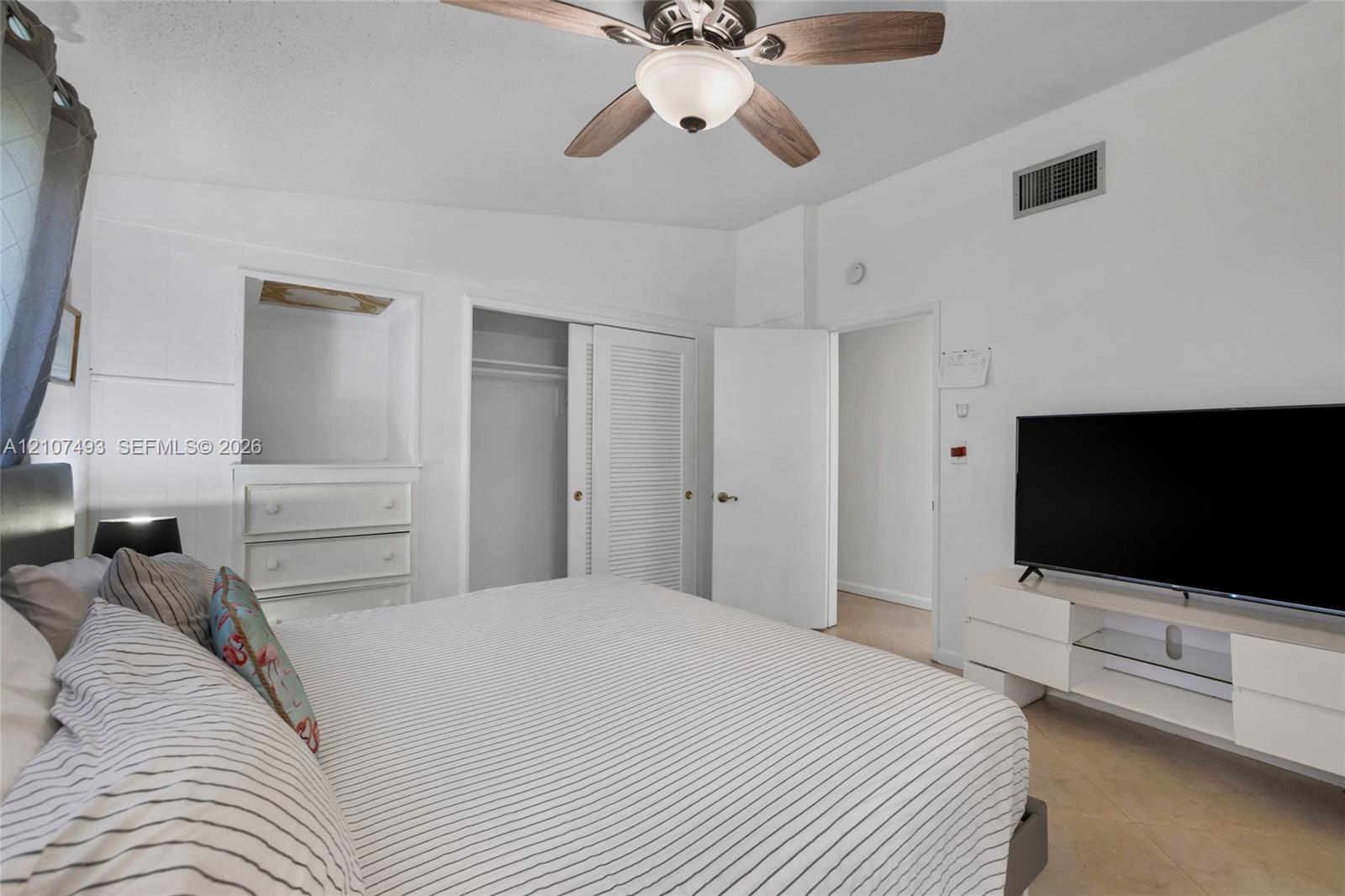 See details / 3299 sq. ft. $ 2026-10-15 0 Photo