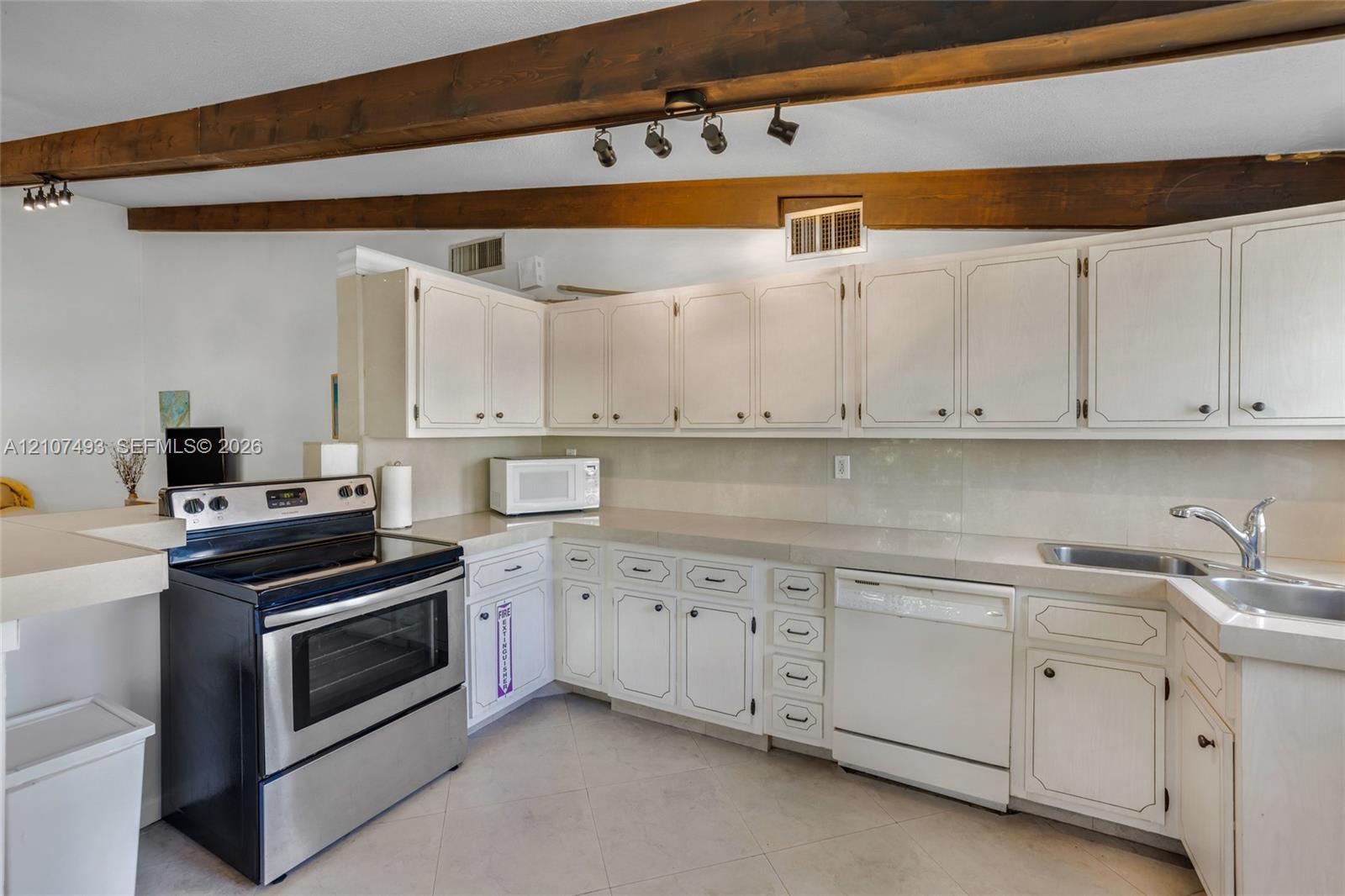 See details / 3299 sq. ft. $ 2026-10-15 0 Photo