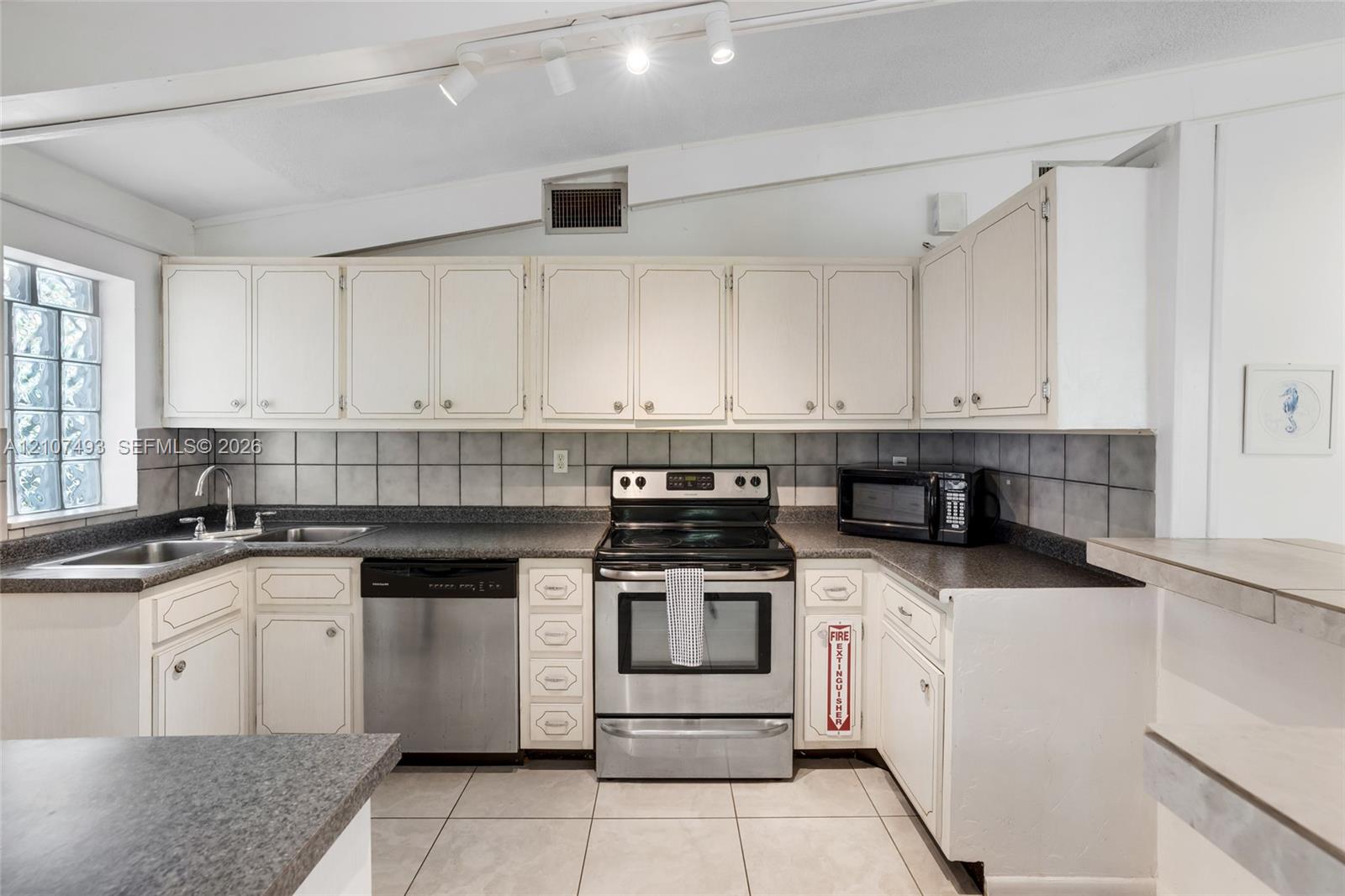 See details / 3299 sq. ft. $ 2026-10-15 0 Photo