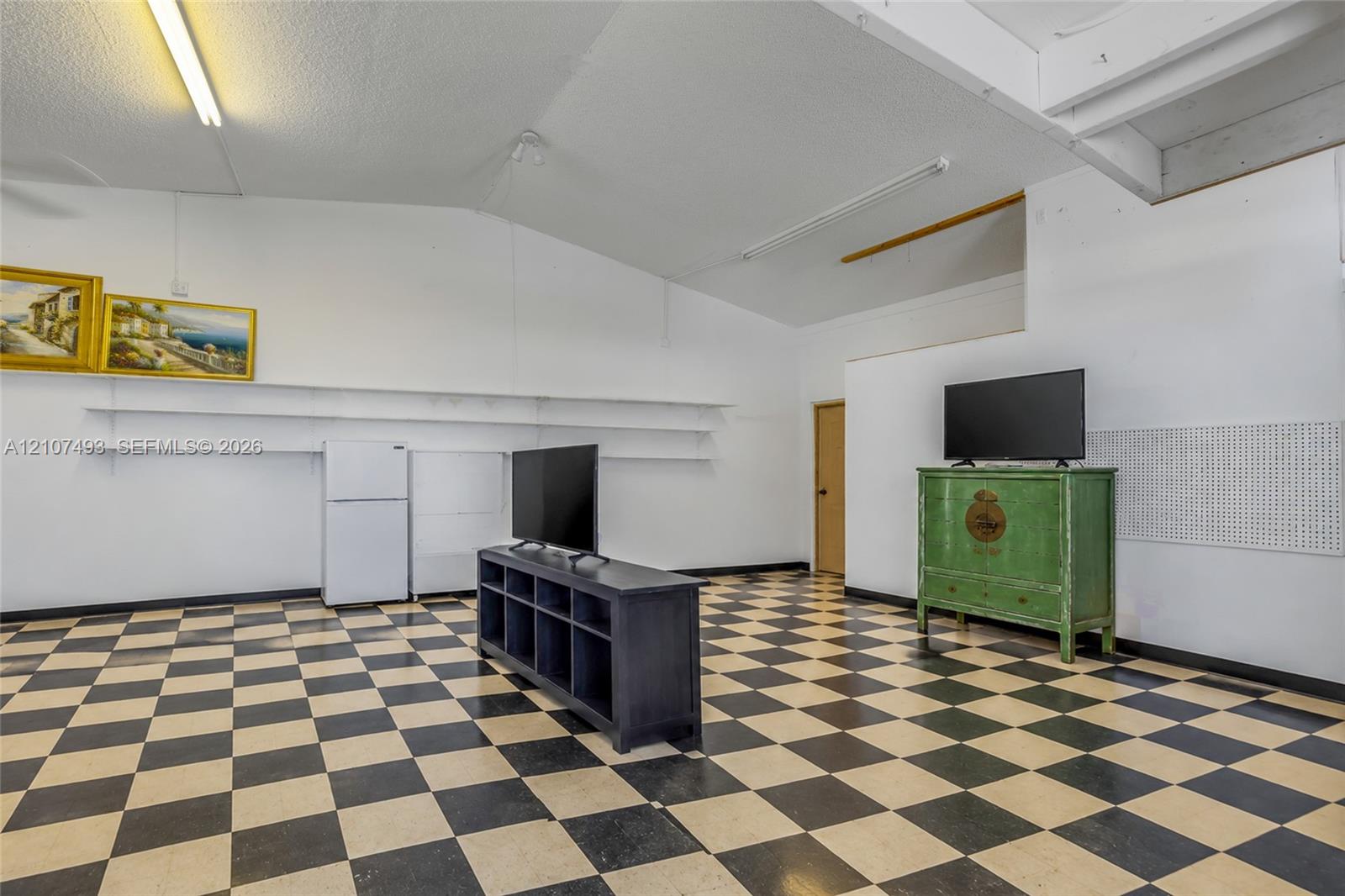 See details / 3299 sq. ft. $ 2026-10-15 0 Photo