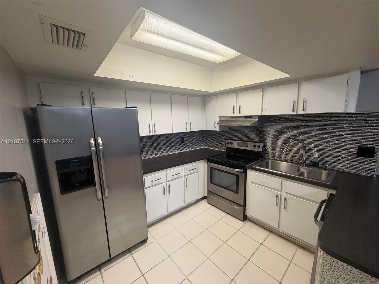 Ver detalles 5-4 3 / 3 1590 sq. ft. $ 2026-10-15 0 foto