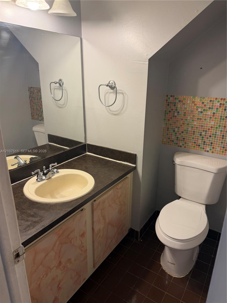 Ver detalles 5-4 3 / 3 1590 sq. ft. $ 2026-10-15 0 foto