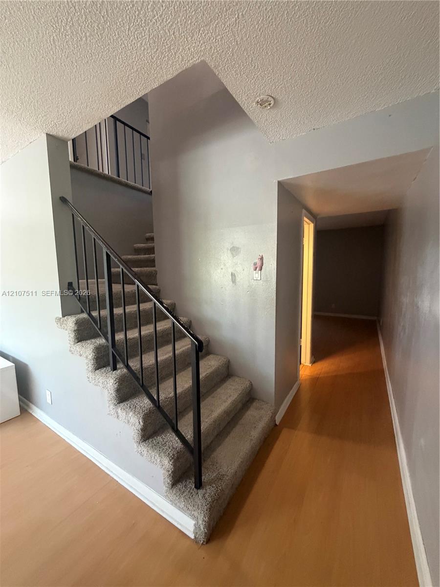 Ver detalles 5-4 3 / 3 1590 sq. ft. $ 2026-10-15 0 foto