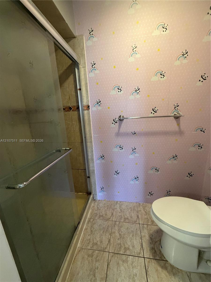Ver detalles 5-4 3 / 3 1590 sq. ft. $ 2026-10-15 0 foto