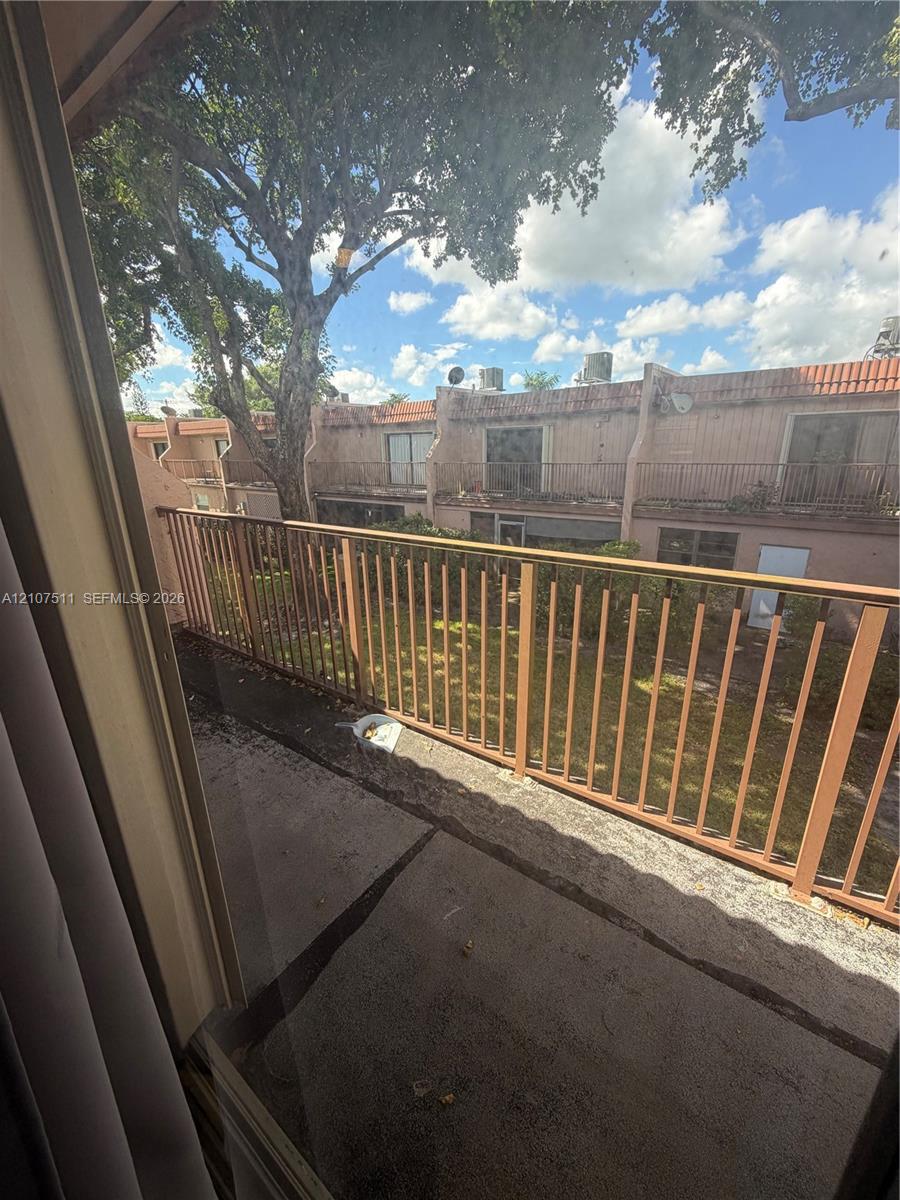 Ver detalles 5-4 3 / 3 1590 sq. ft. $ 2026-10-15 0 foto