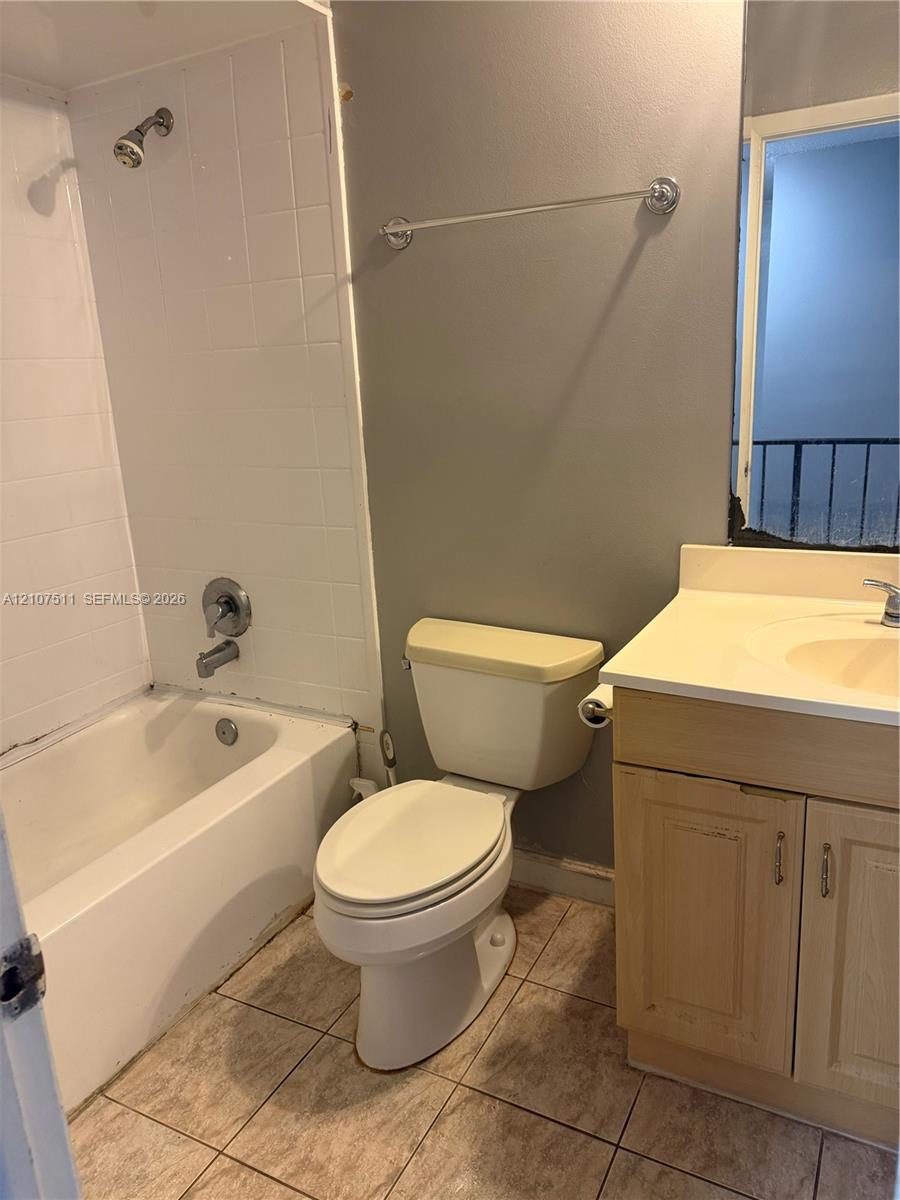 Ver detalles 5-4 3 / 3 1590 sq. ft. $ 2026-10-15 0 foto