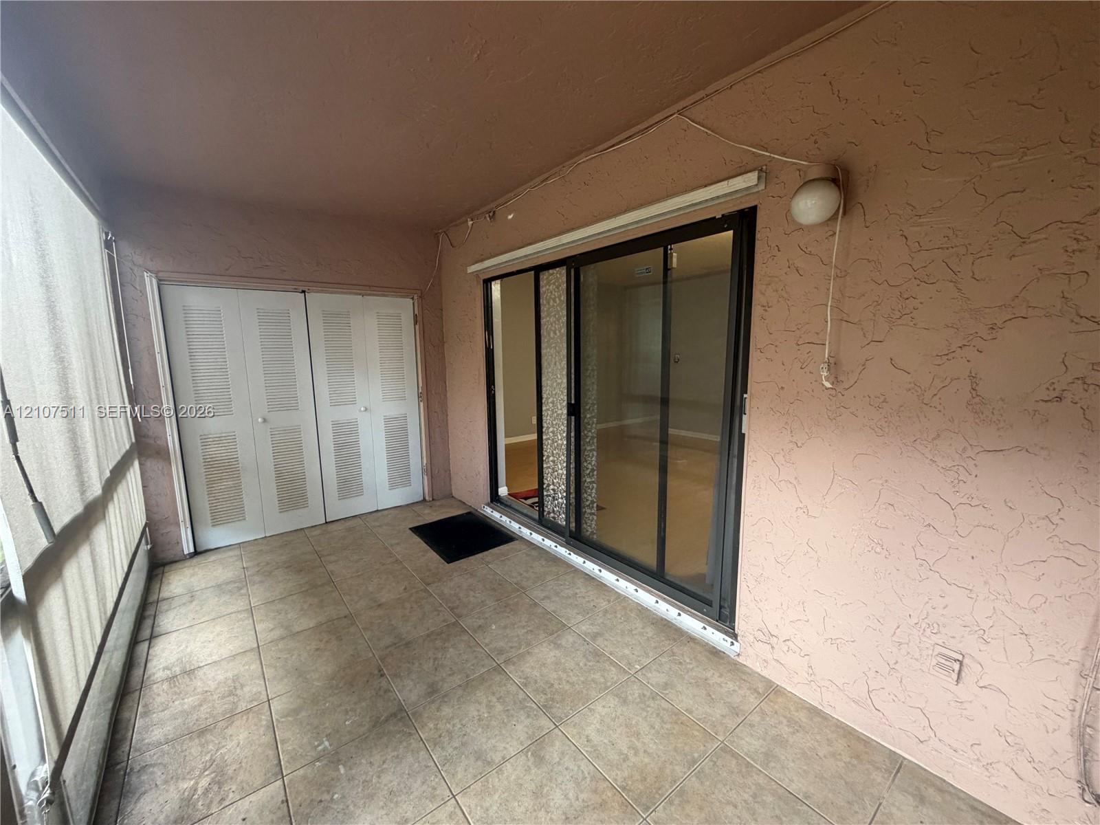Ver detalles 5-4 3 / 3 1590 sq. ft. $ 2026-10-15 0 foto