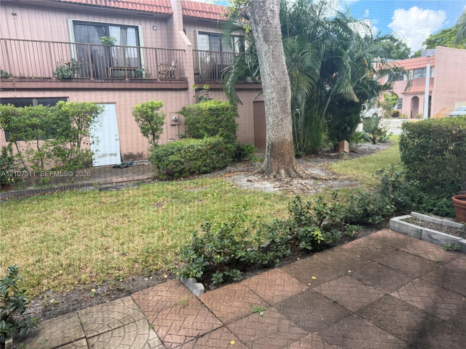 Ver detalles 5-4 3 / 3 1590 sq. ft. $ 2026-10-15 0 foto