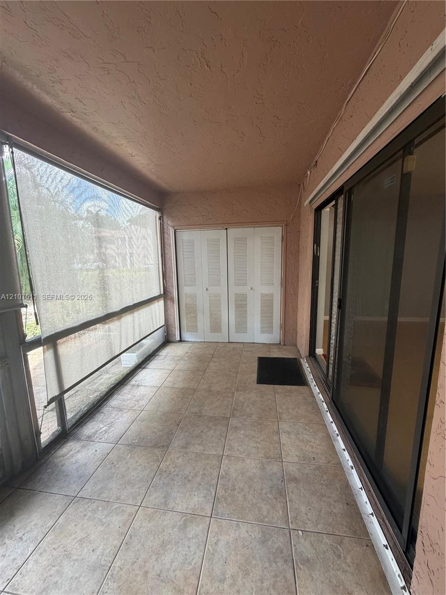 Ver detalles 5-4 3 / 3 1590 sq. ft. $ 2026-10-15 0 foto