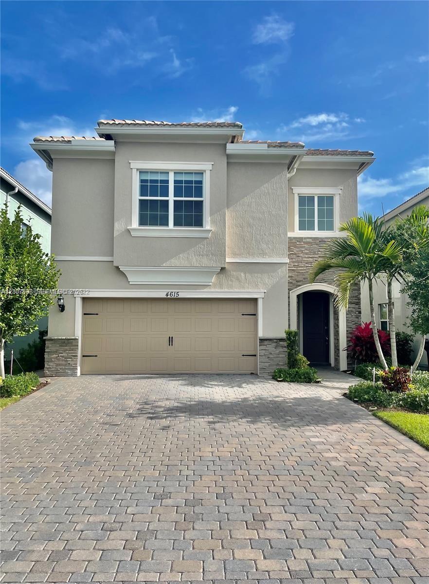 See details 4615 3 / 3 2220 sq. ft. $ 2026-10-15 0 Photo