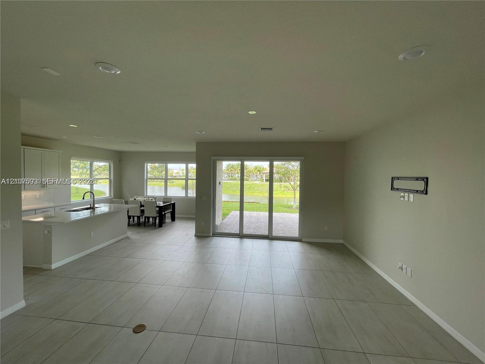 See details 4615 3 / 3 2220 sq. ft. $ 2026-10-15 0 Photo