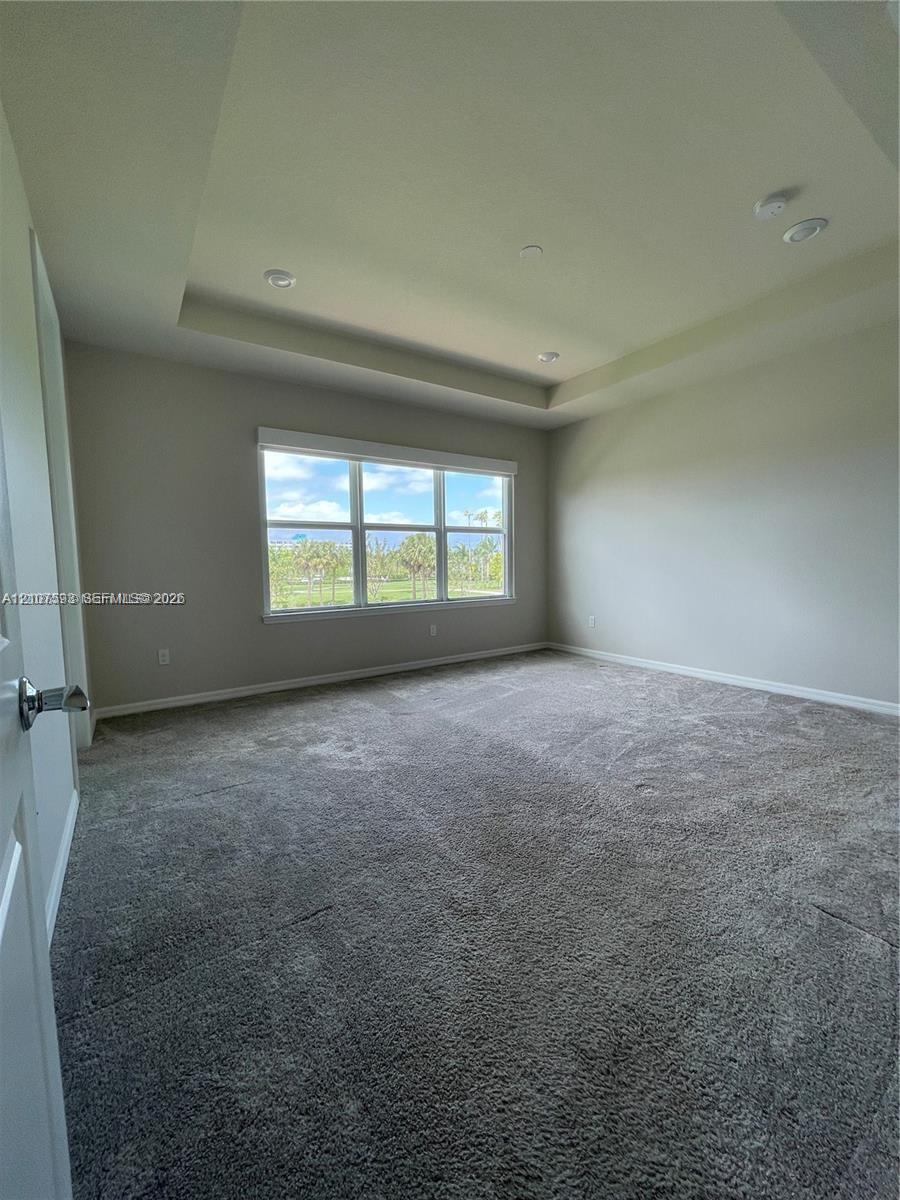 See details 4615 3 / 3 2220 sq. ft. $ 2026-10-15 0 Photo