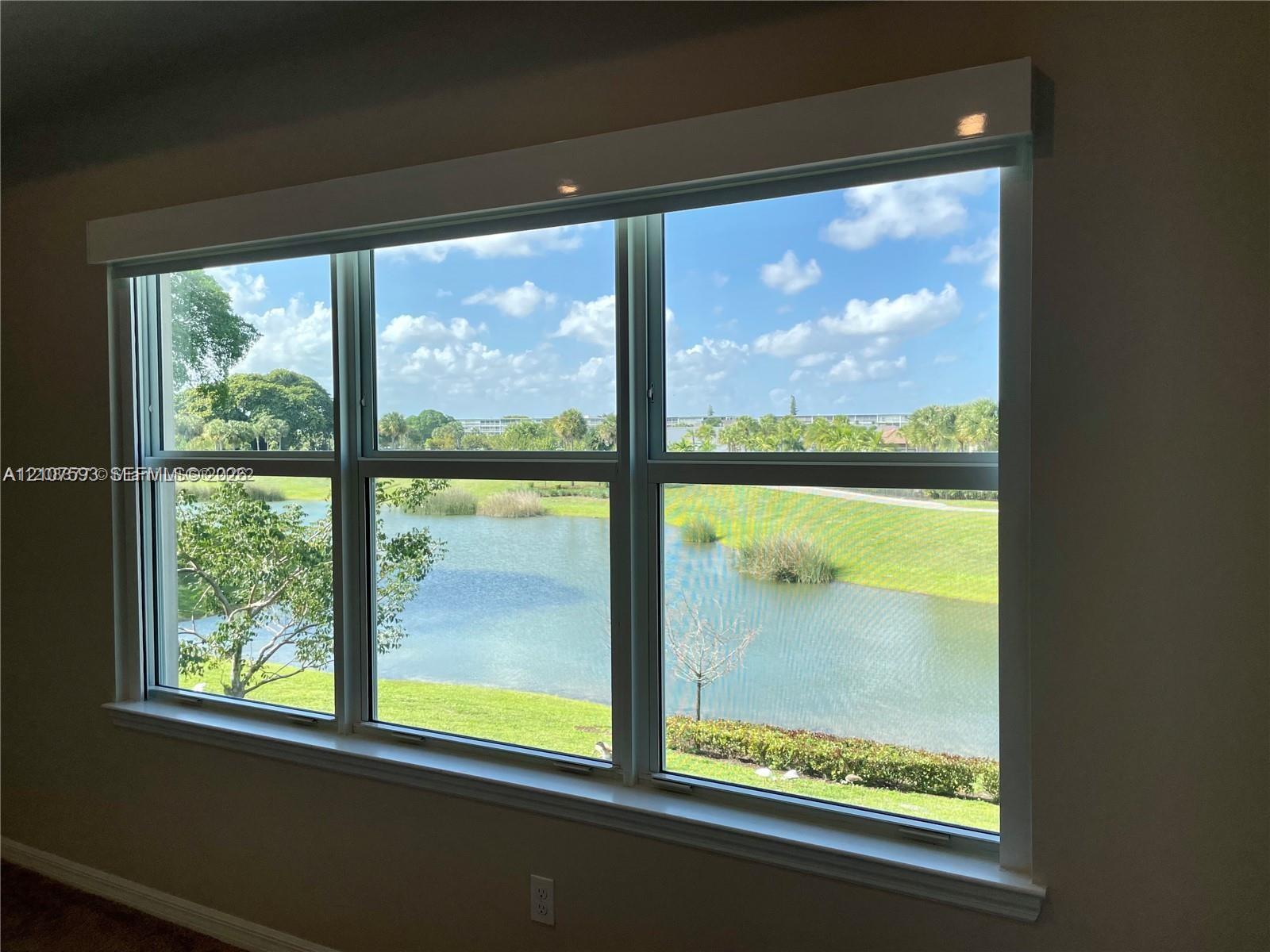 See details 4615 3 / 3 2220 sq. ft. $ 2026-10-15 0 Photo
