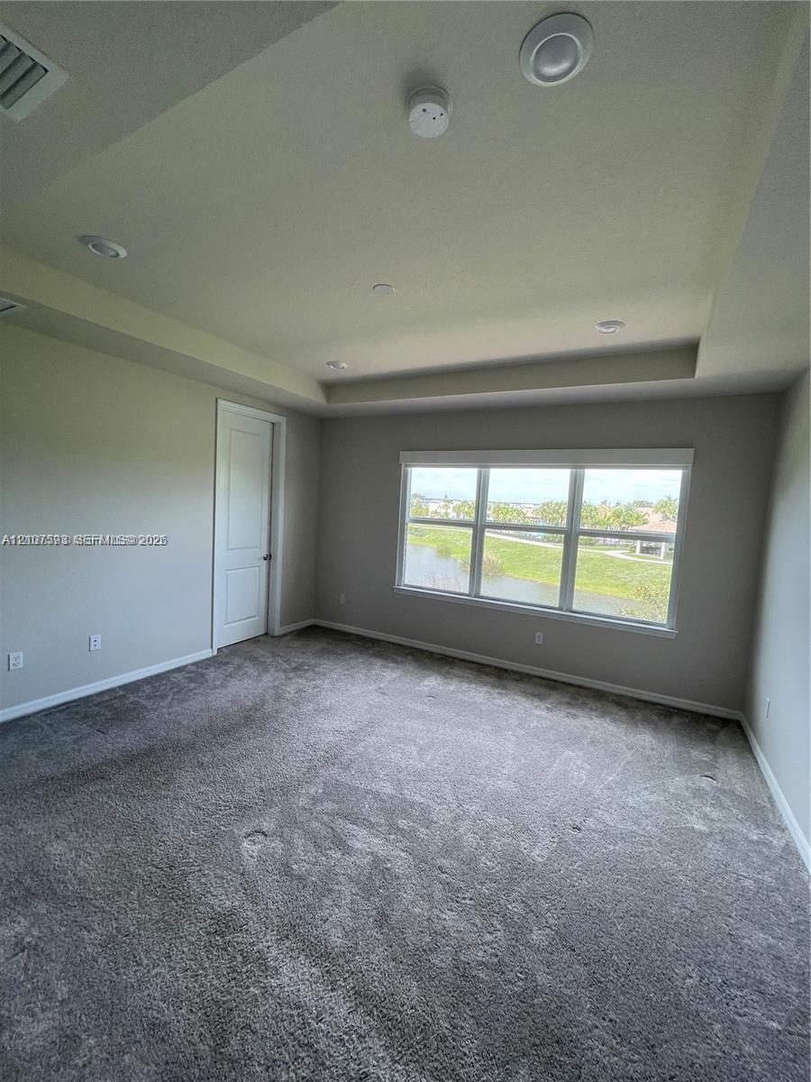 See details 4615 3 / 3 2220 sq. ft. $ 2026-10-15 0 Photo