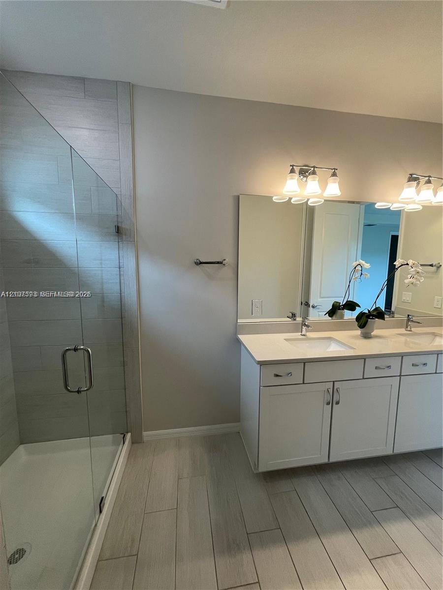 See details 4615 3 / 3 2220 sq. ft. $ 2026-10-15 0 Photo
