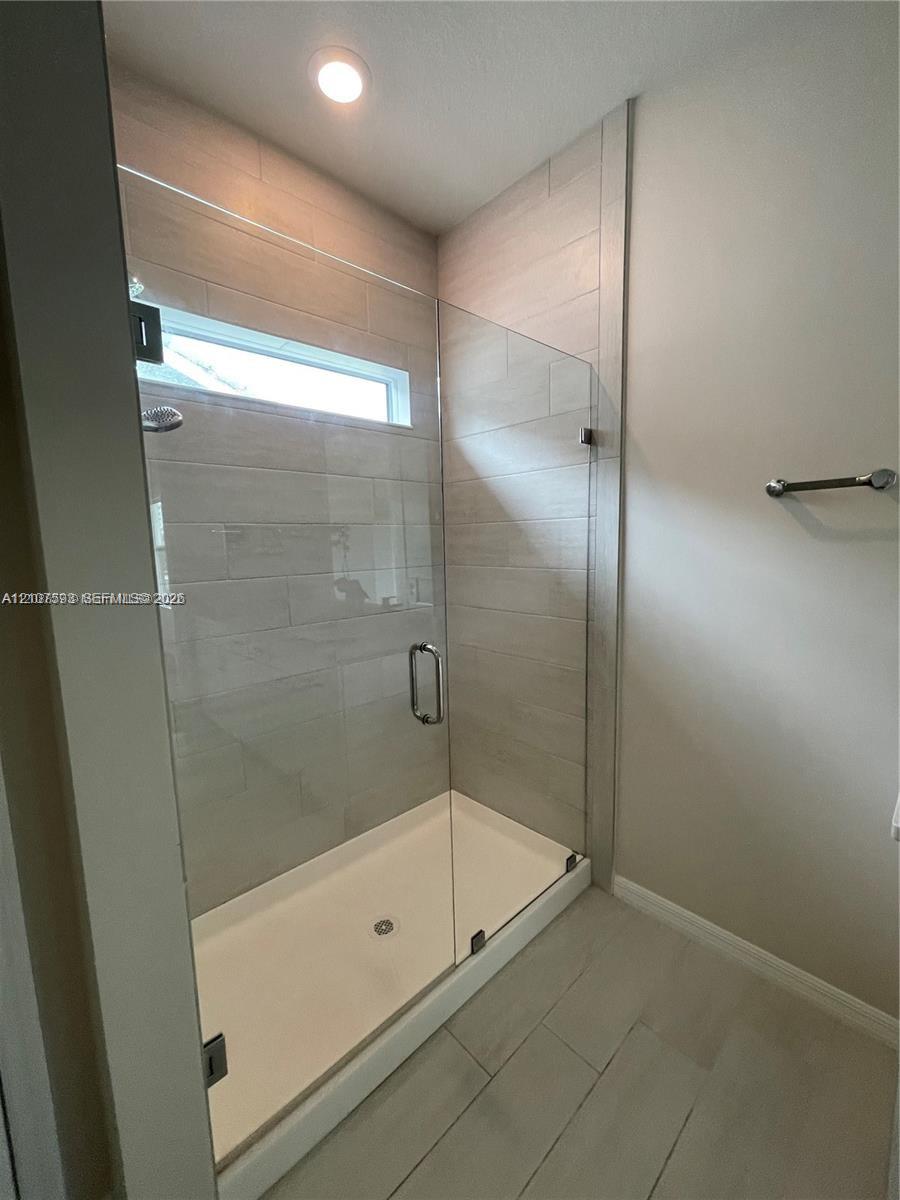See details 4615 3 / 3 2220 sq. ft. $ 2026-10-15 0 Photo