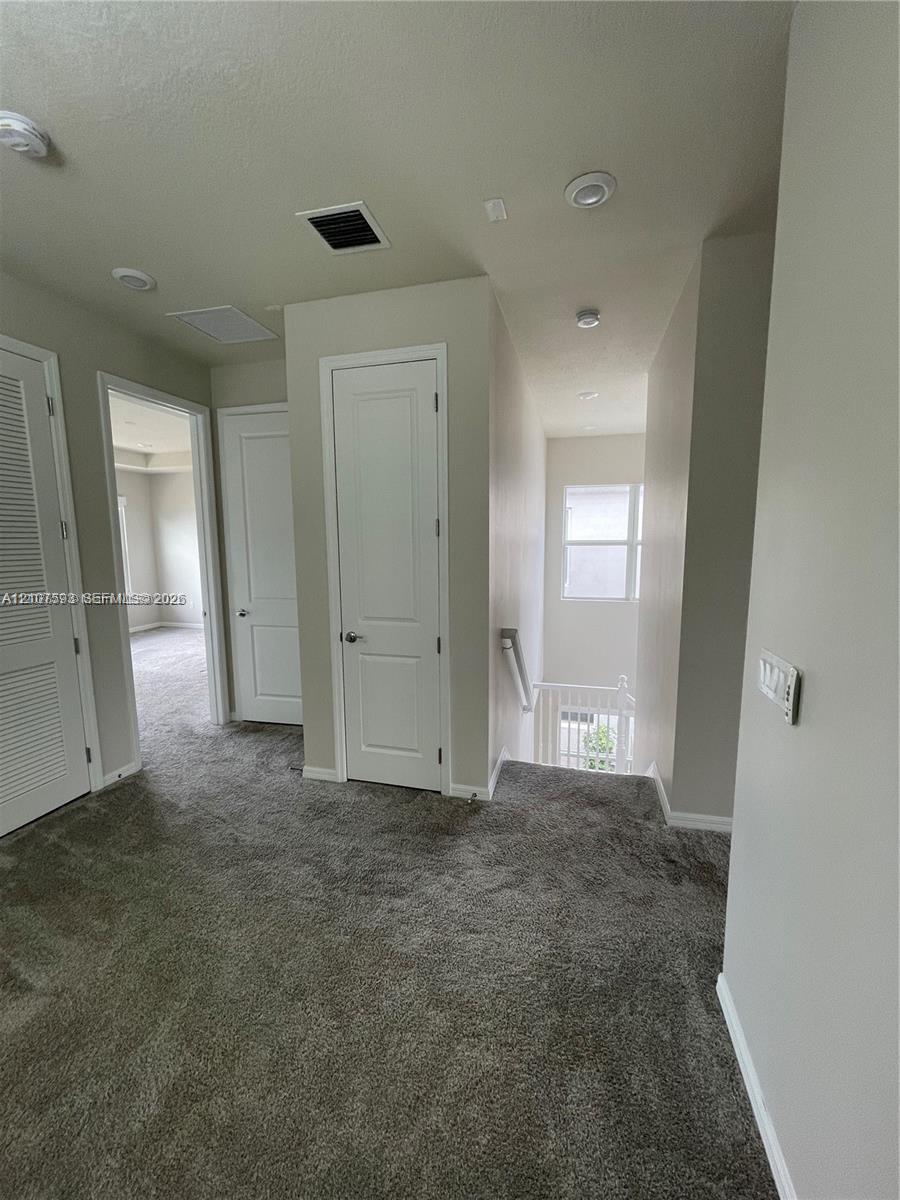 See details 4615 3 / 3 2220 sq. ft. $ 2026-10-15 0 Photo