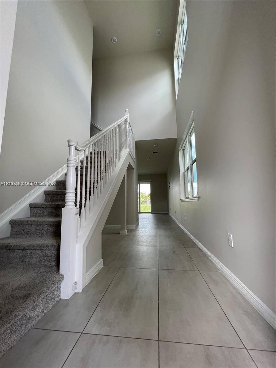 See details 4615 3 / 3 2220 sq. ft. $ 2026-10-15 0 Photo