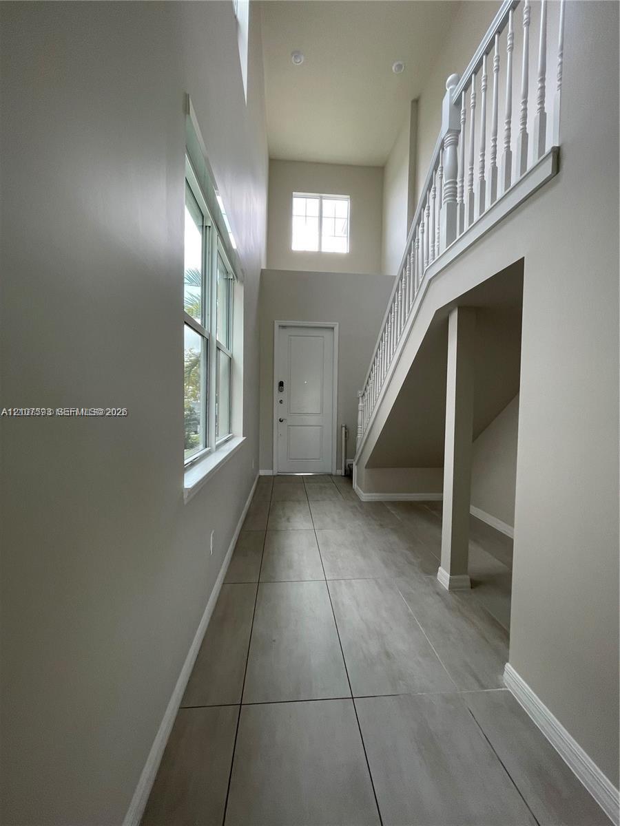 See details 4615 3 / 3 2220 sq. ft. $ 2026-10-15 0 Photo