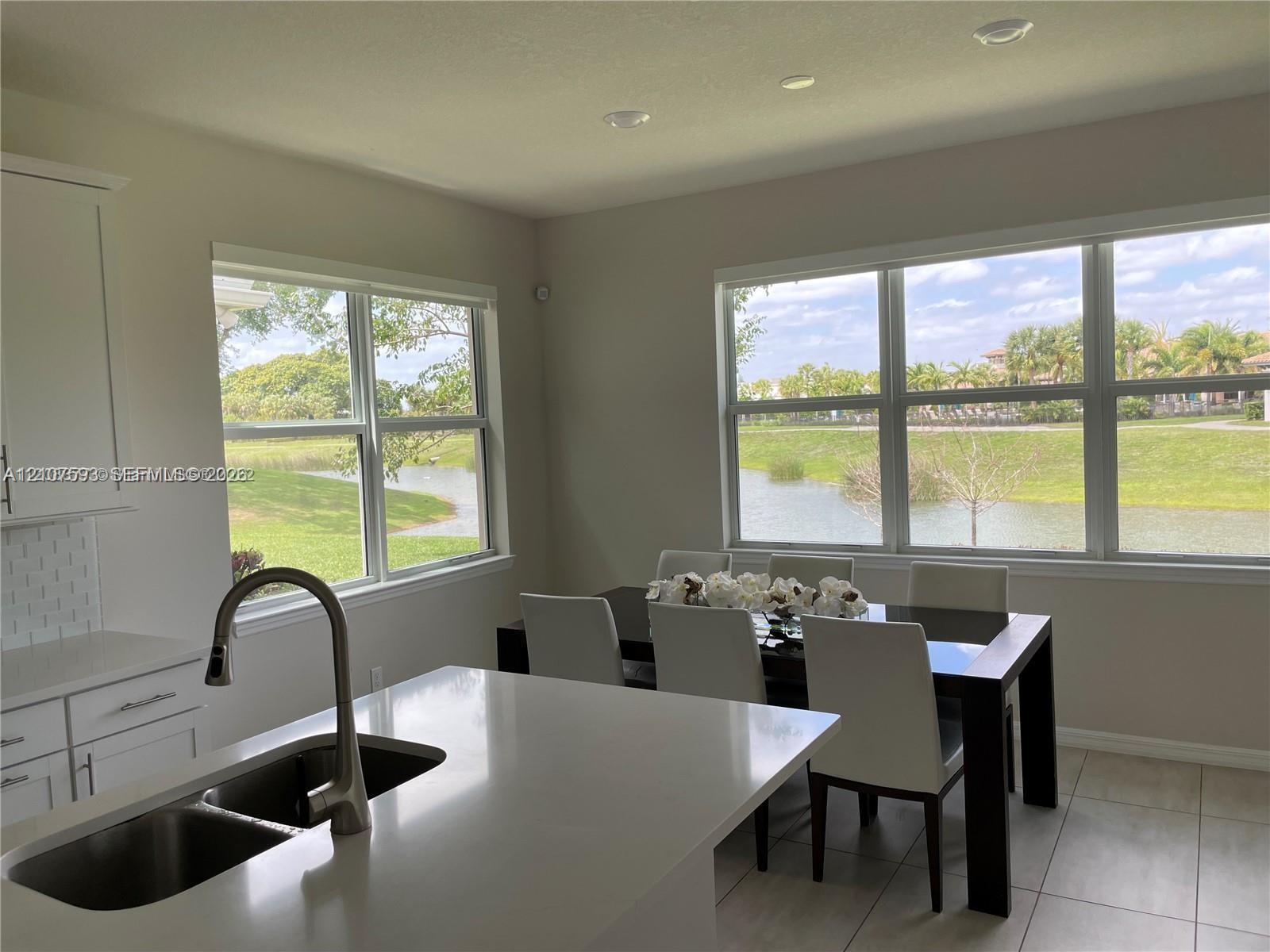 See details 4615 3 / 3 2220 sq. ft. $ 2026-10-15 0 Photo