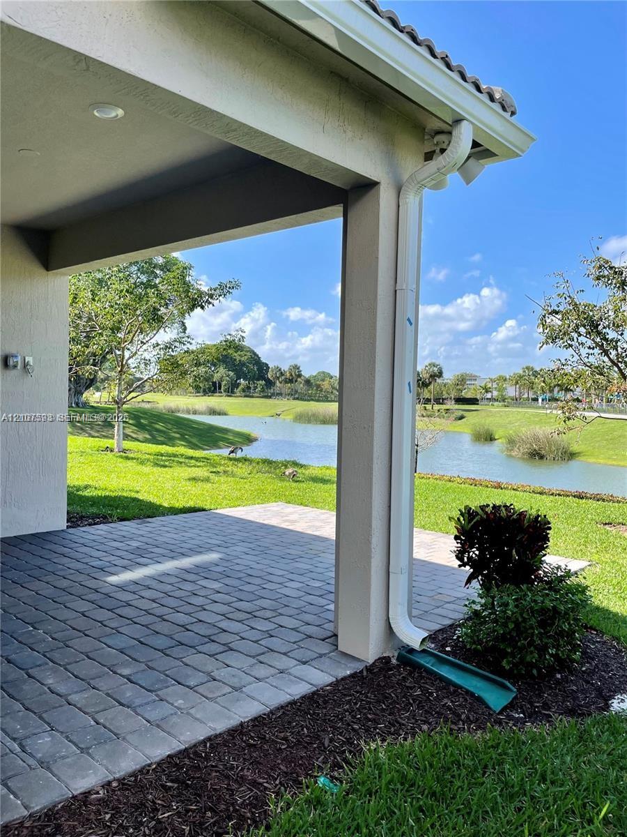 See details 4615 3 / 3 2220 sq. ft. $ 2026-10-15 0 Photo