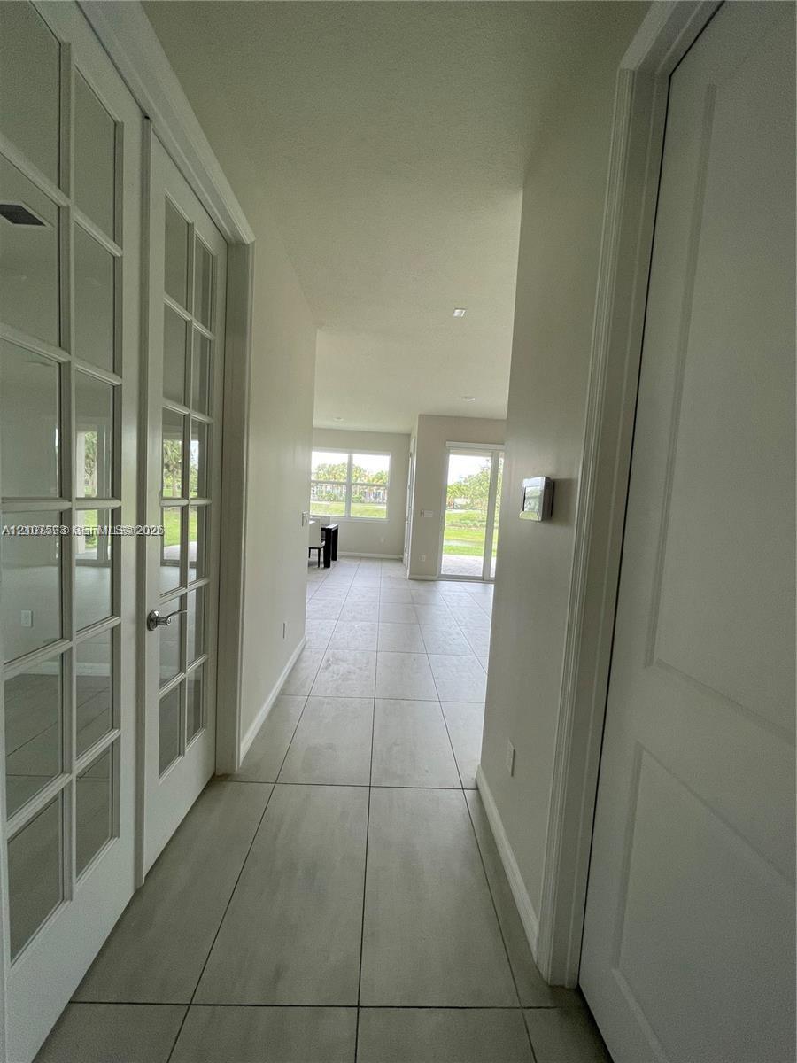 See details 4615 3 / 3 2220 sq. ft. $ 2026-10-15 0 Photo