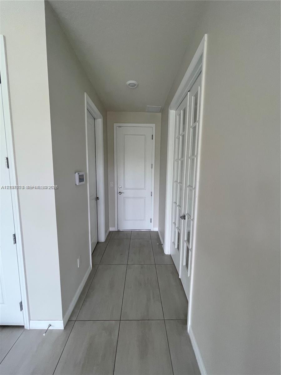 See details 4615 3 / 3 2220 sq. ft. $ 2026-10-15 0 Photo