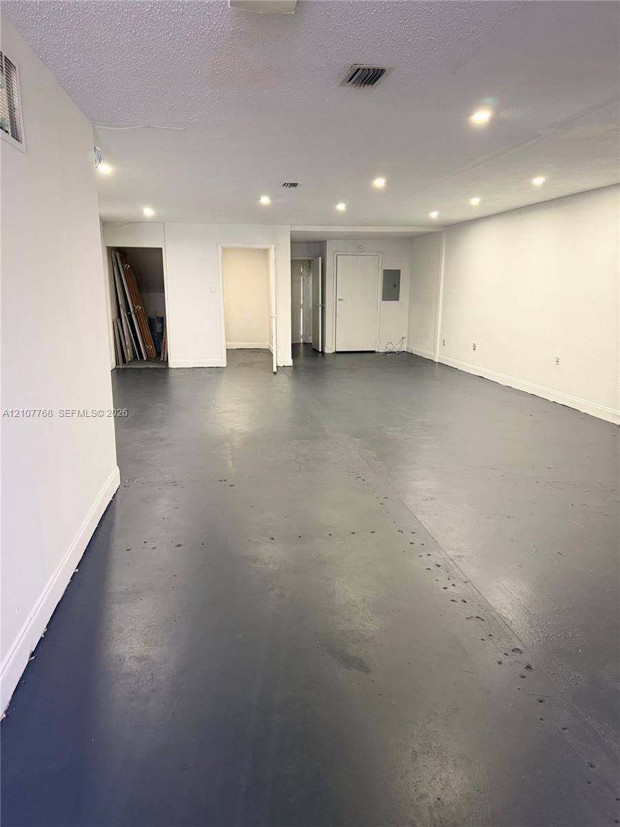 See details 20-1 / sq. ft. $ 2026-10-16 0 Photo