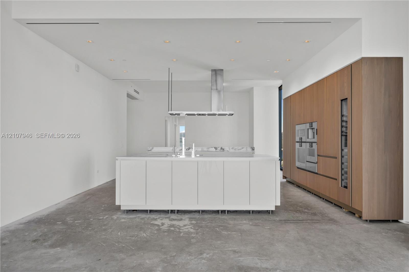 See details 1501 4 / 6 3252 sq. ft. $ 2026-10-16 0 Photo