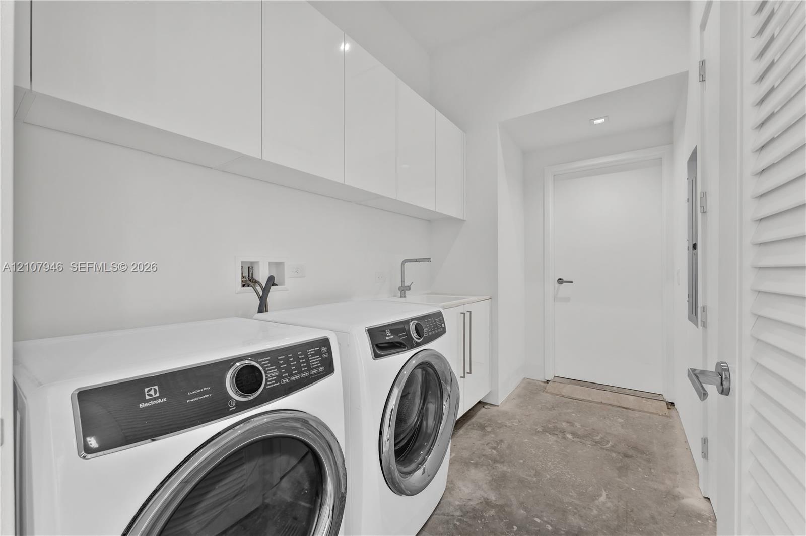 See details 1501 4 / 6 3252 sq. ft. $ 2026-10-16 0 Photo