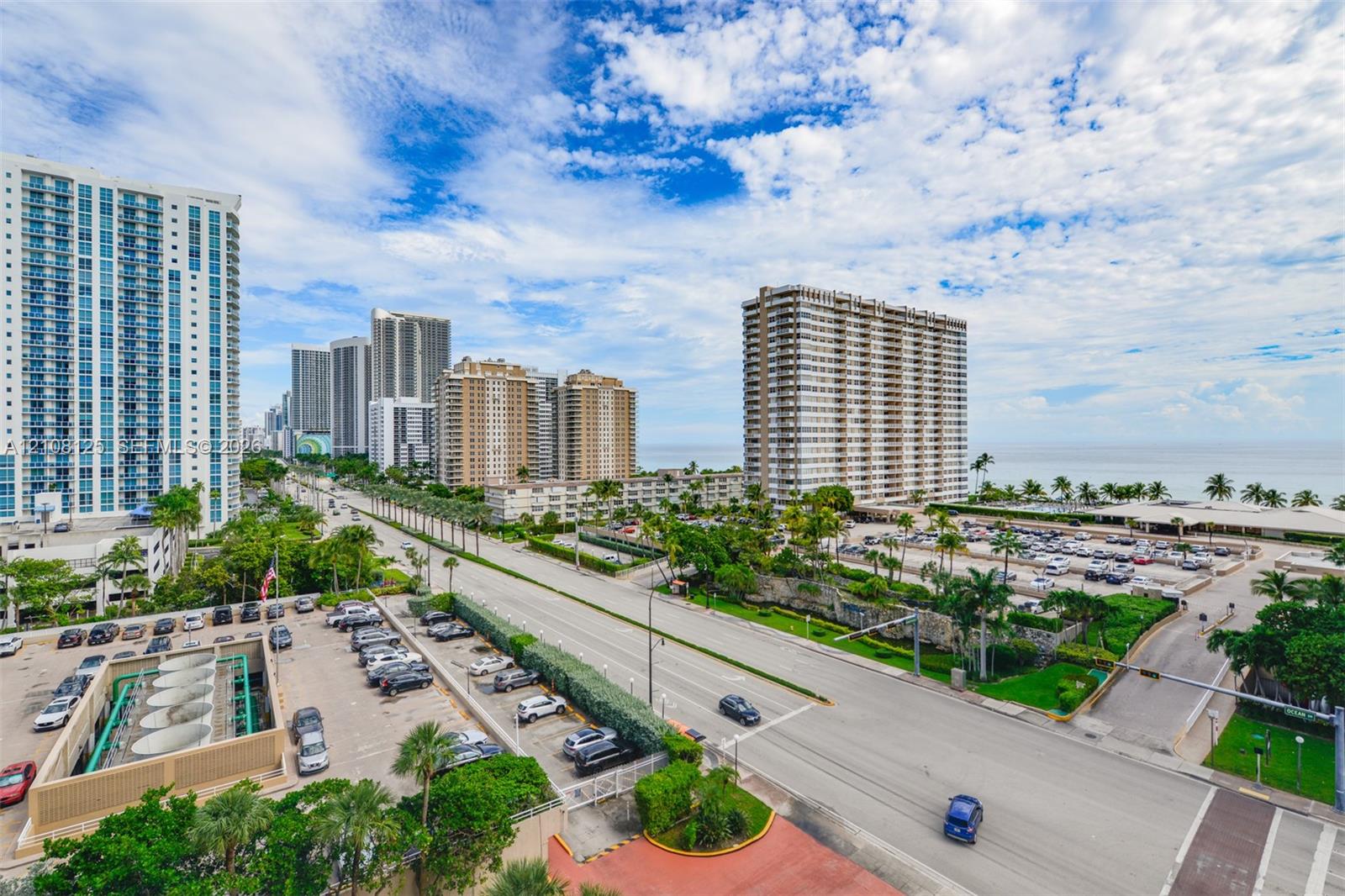See details 8M 1 / 2 870 sq. ft. $ 2026-10-16 0 Photo