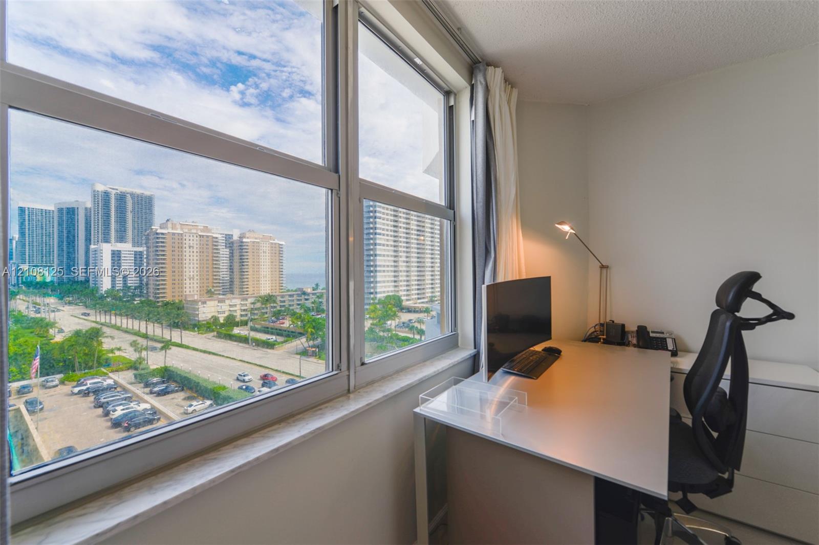 See details 8M 1 / 2 870 sq. ft. $ 2026-10-16 0 Photo
