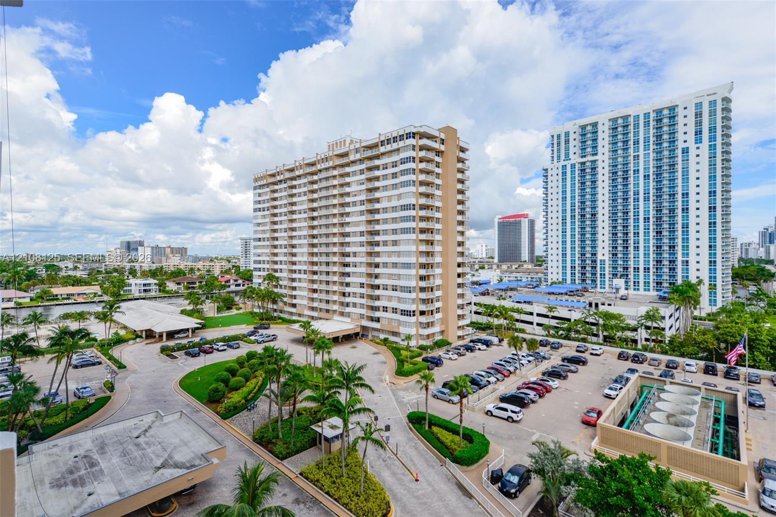 See details 8M 1 / 2 870 sq. ft. $ 2026-10-16 0 Photo