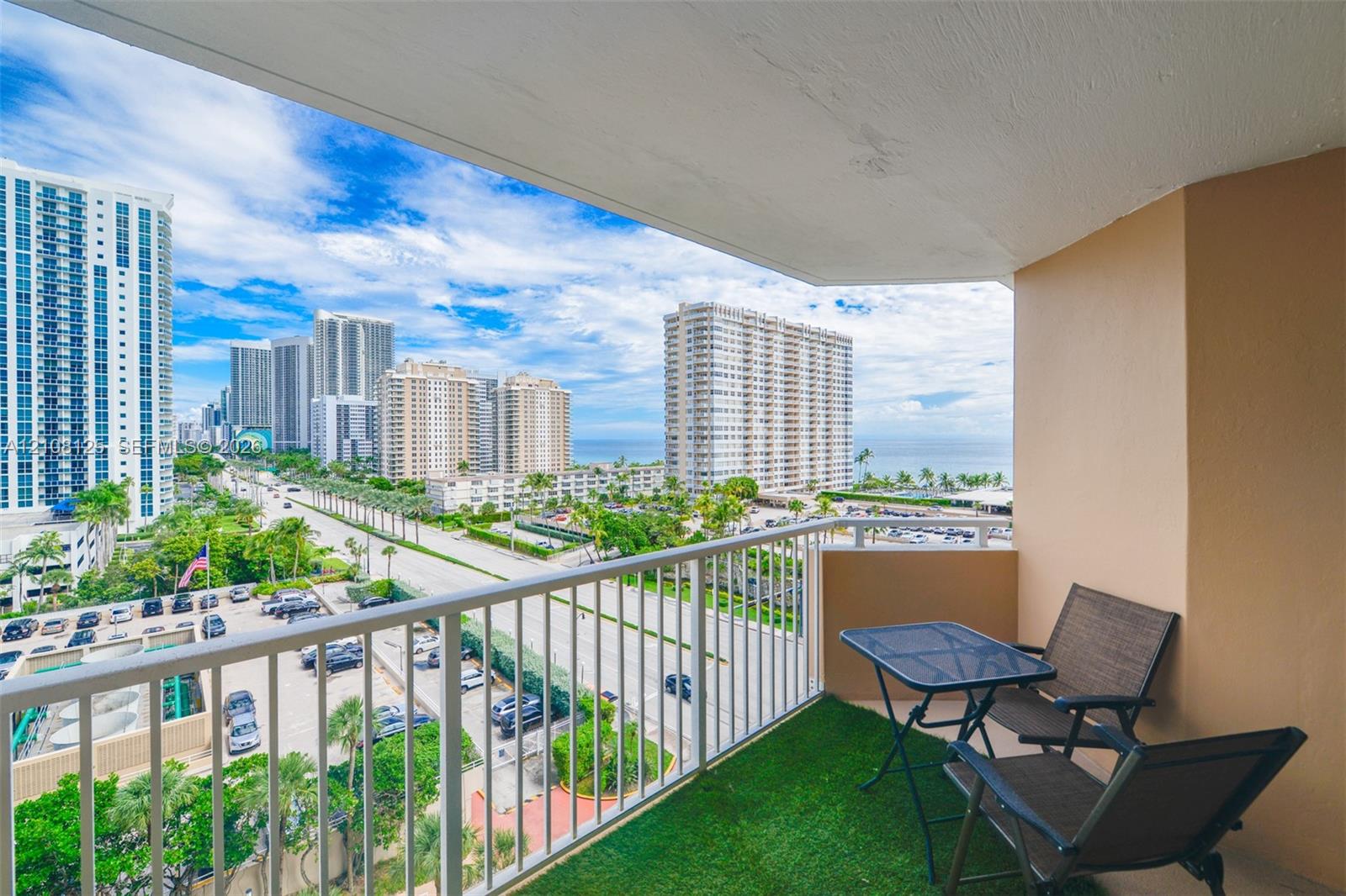 See details 8M 1 / 2 870 sq. ft. $ 2026-10-16 0 Photo