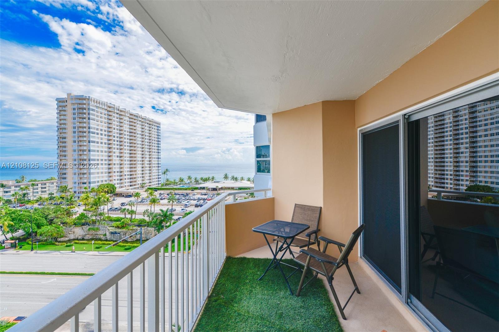 See details 8M 1 / 2 870 sq. ft. $ 2026-10-16 0 Photo