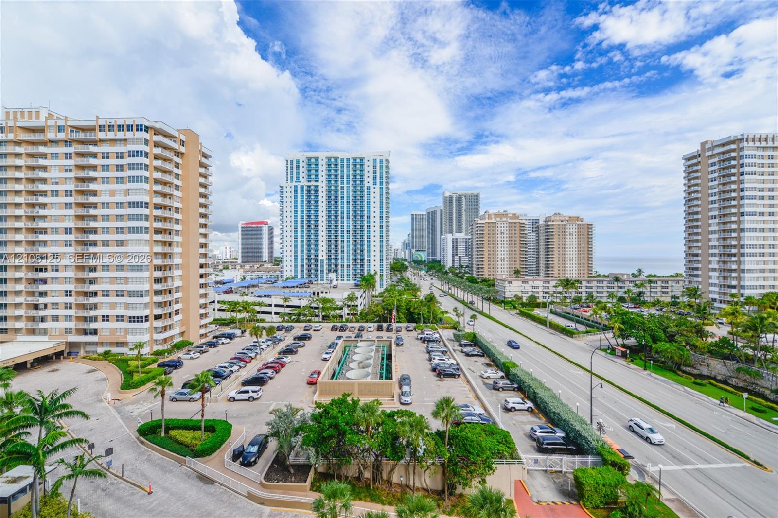 See details 8M 1 / 2 870 sq. ft. $ 2026-10-16 0 Photo