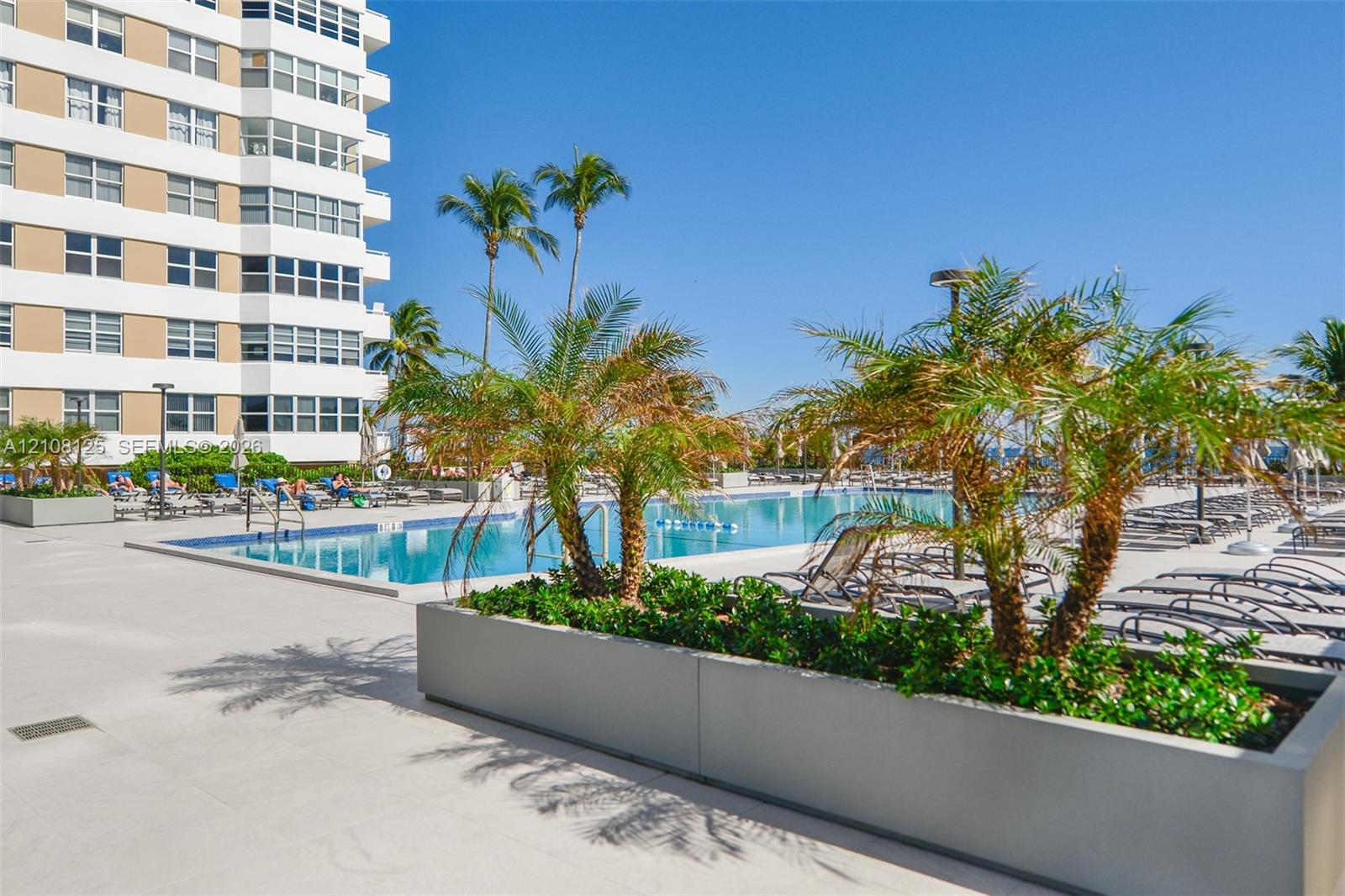 See details 8M 1 / 2 870 sq. ft. $ 2026-10-16 0 Photo