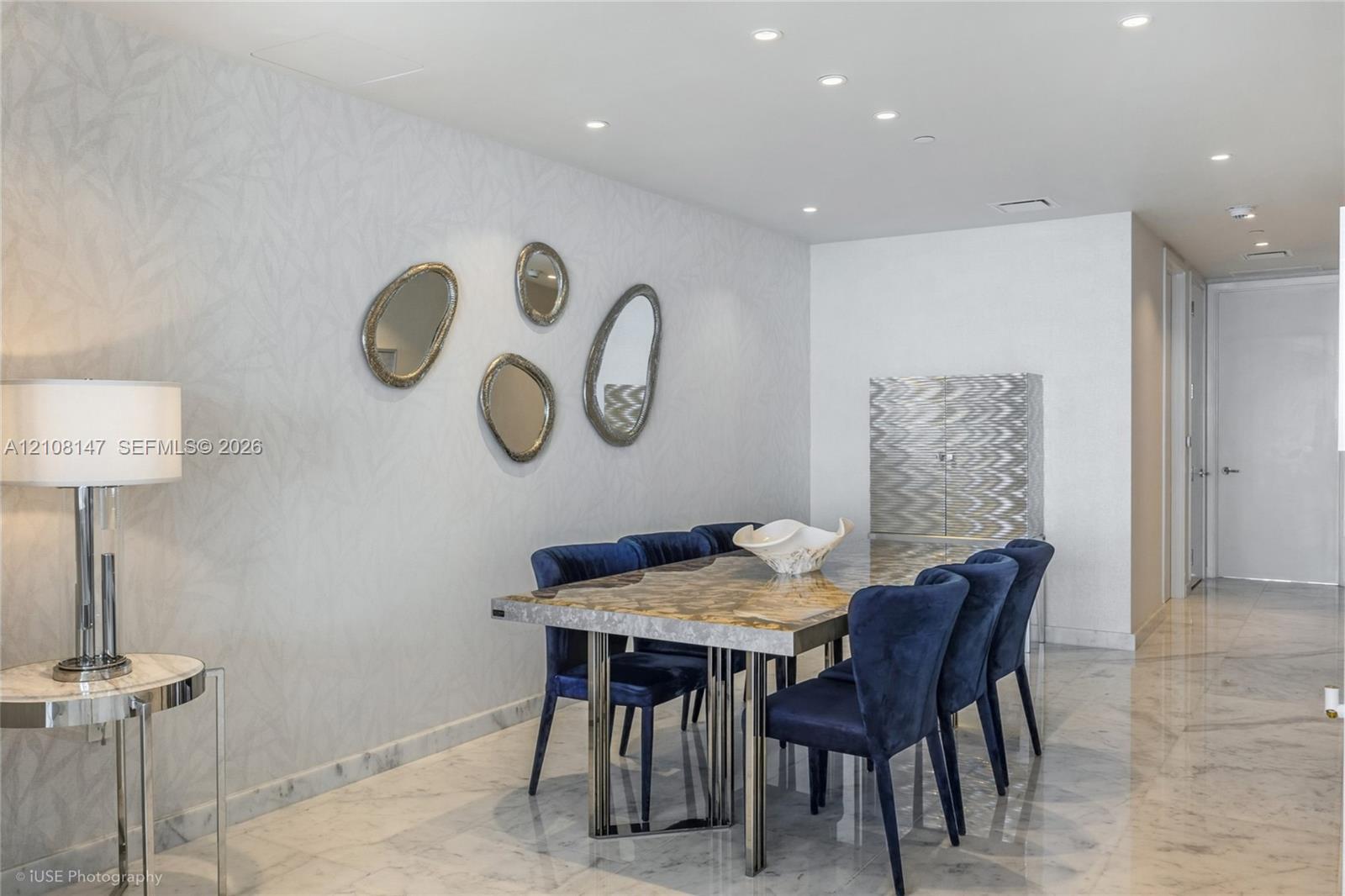 902 3 / 4 2137 sq. ft. $ 2026-10-16 0 foto