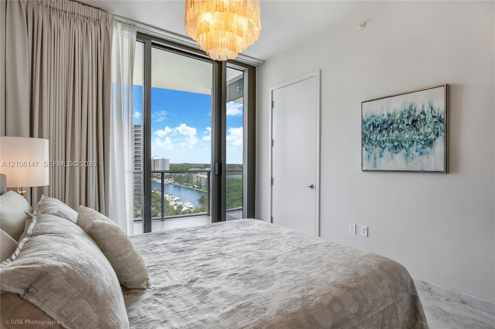 902 3 / 4 2137 sq. ft. $ 2026-10-16 0 foto