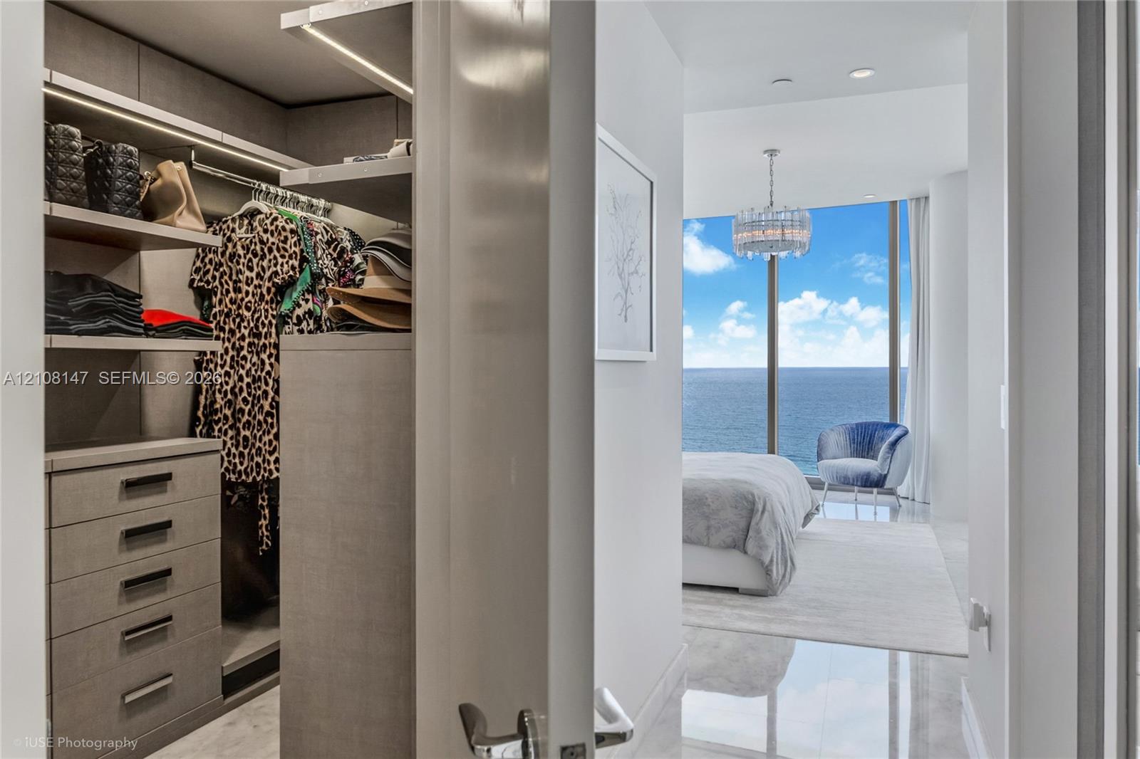 902 3 / 4 2137 sq. ft. $ 2026-10-16 0 foto