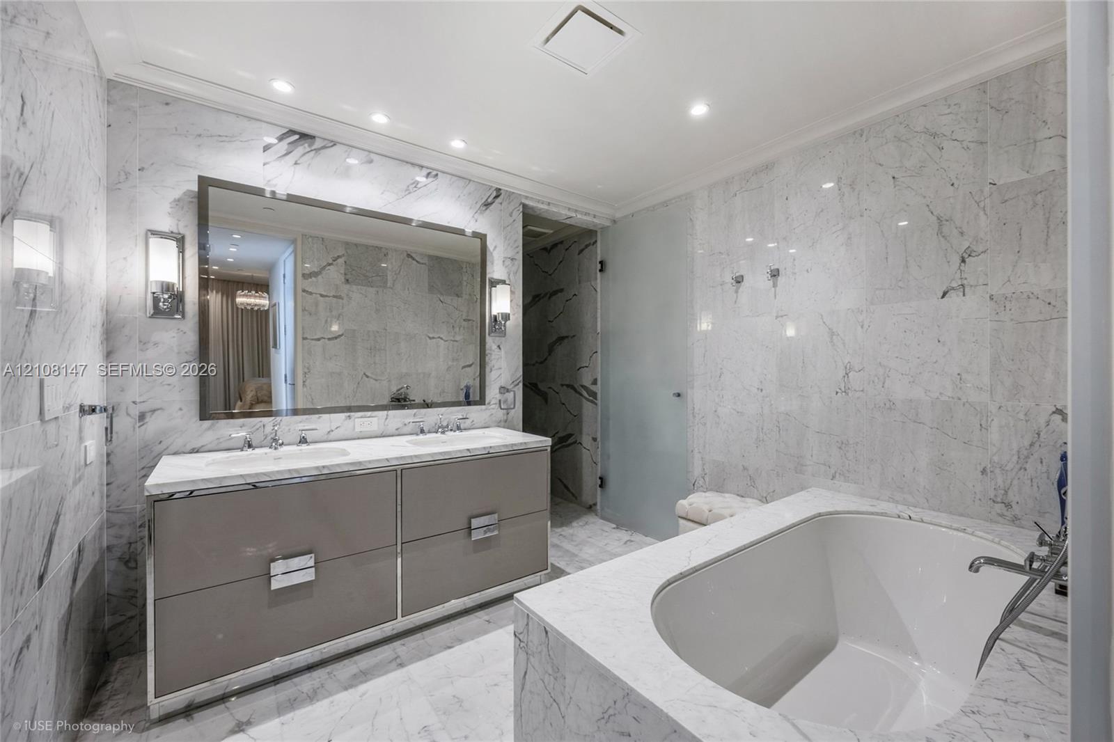 902 3 / 4 2137 sq. ft. $ 2026-10-16 0 foto