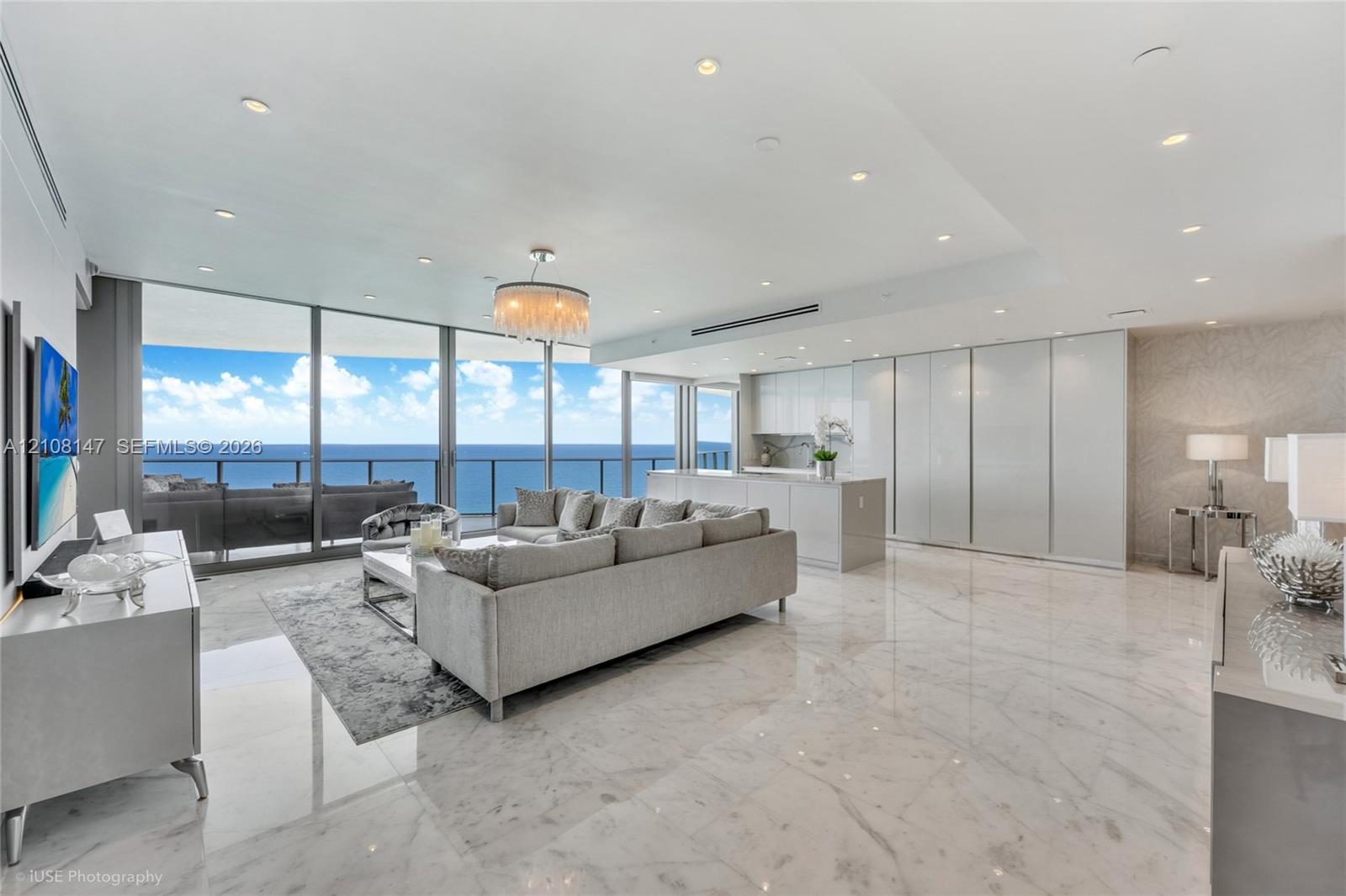 902 3 / 4 2137 sq. ft. $ 2026-10-16 0 foto