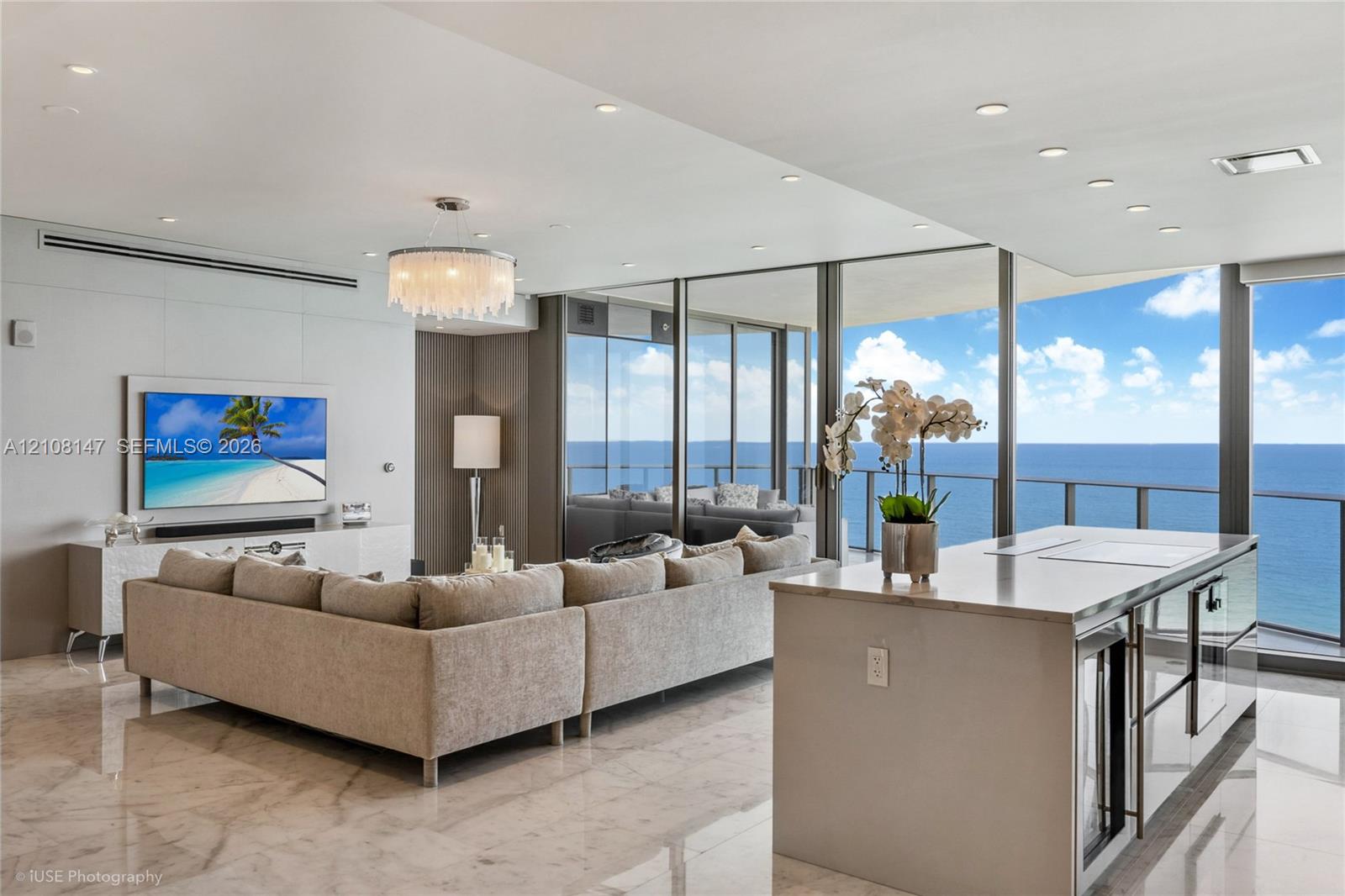 902 3 / 4 2137 sq. ft. $ 2026-10-16 0 foto