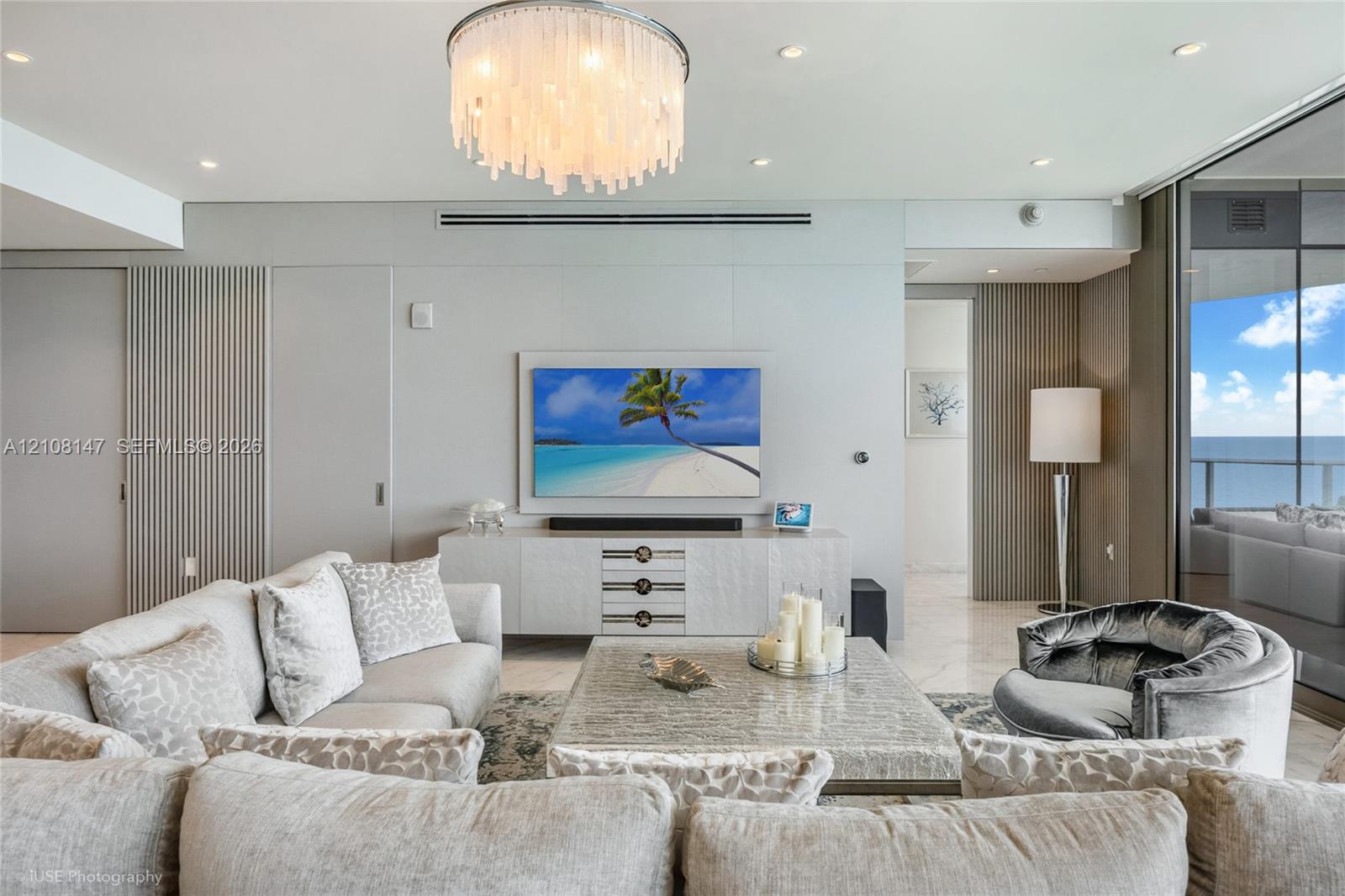 902 3 / 4 2137 sq. ft. $ 2026-10-16 0 foto