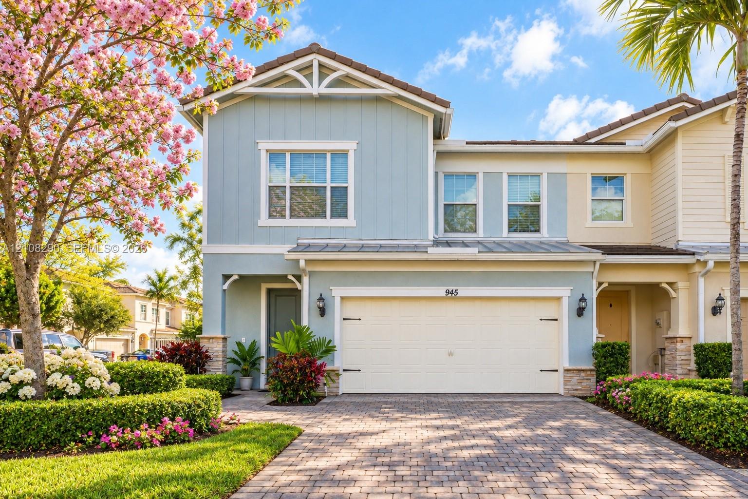 945 3 / 3 2035 sq. ft. $ 2026-10-17 0 foto