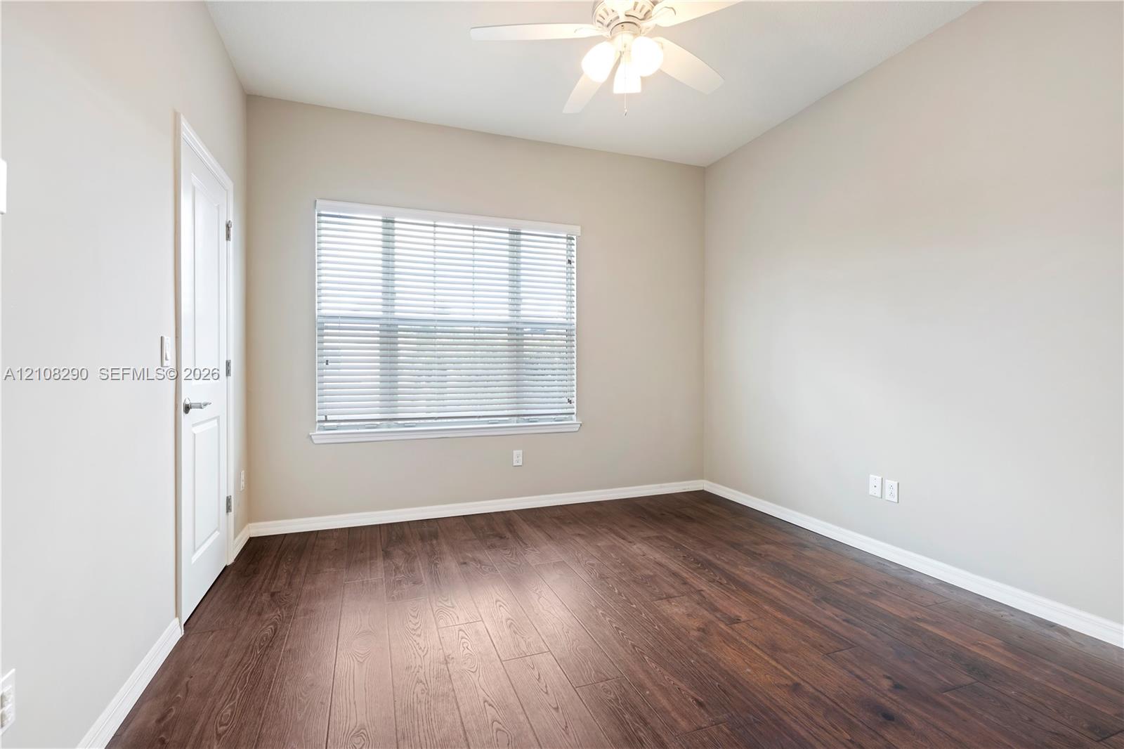 945 3 / 3 2035 sq. ft. $ 2026-10-17 0 foto